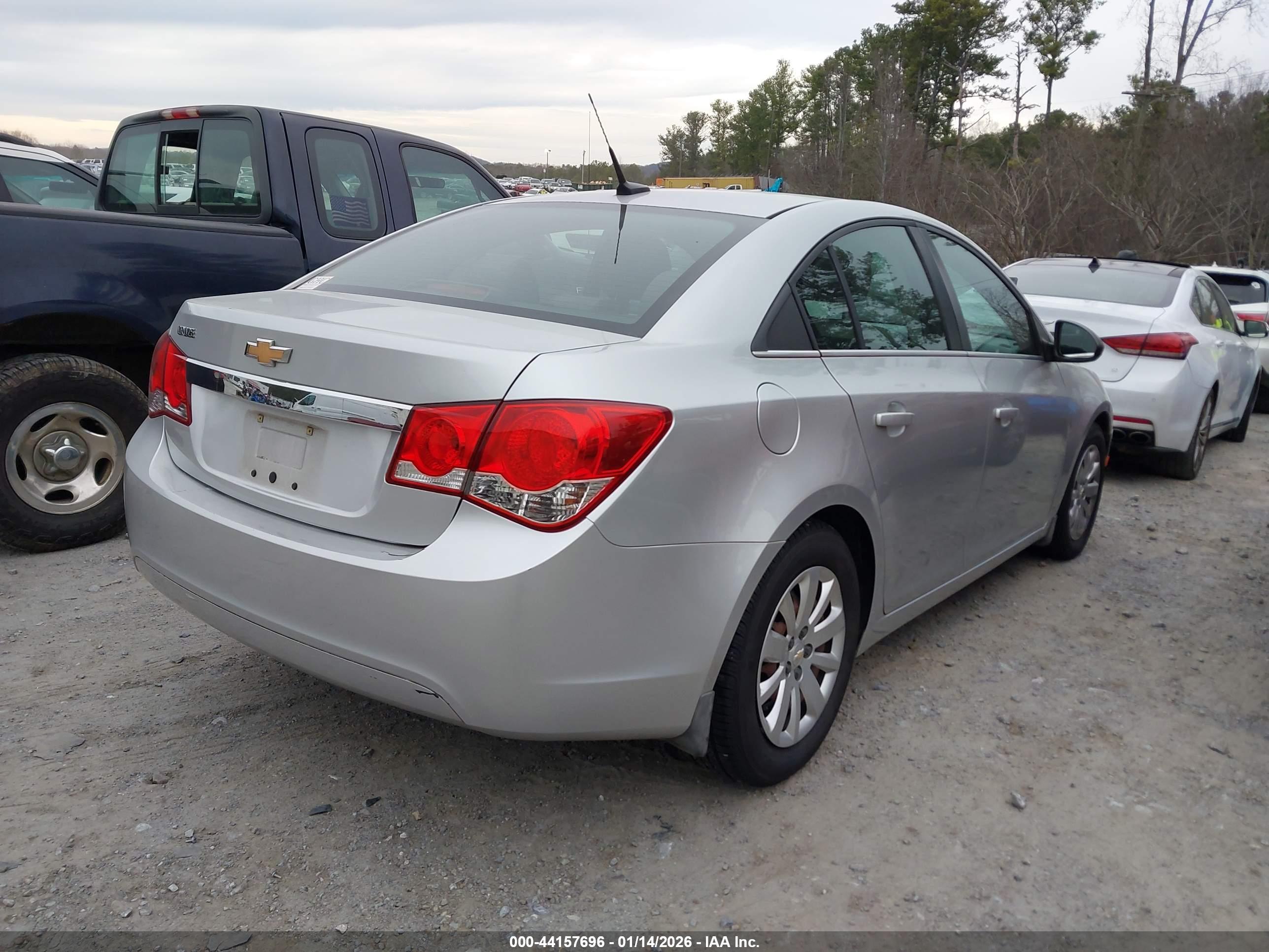 CHEVROLET CRUZE image 4
