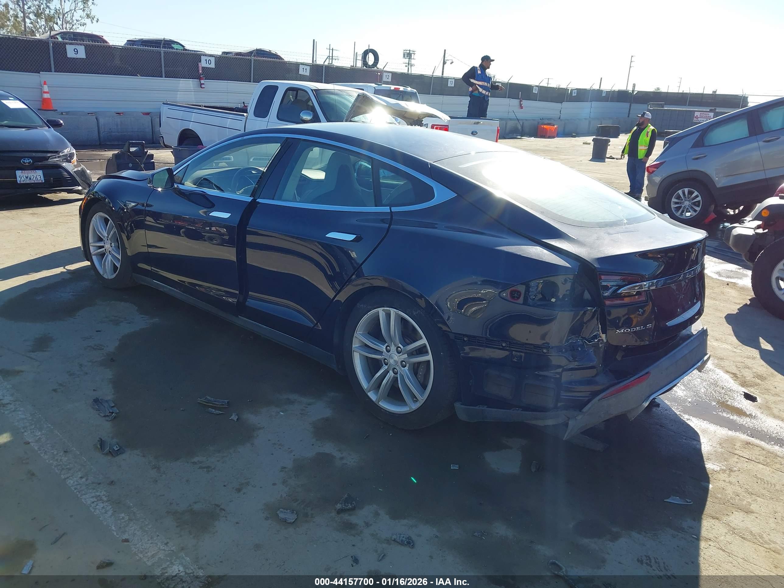 TESLA MODEL image 3