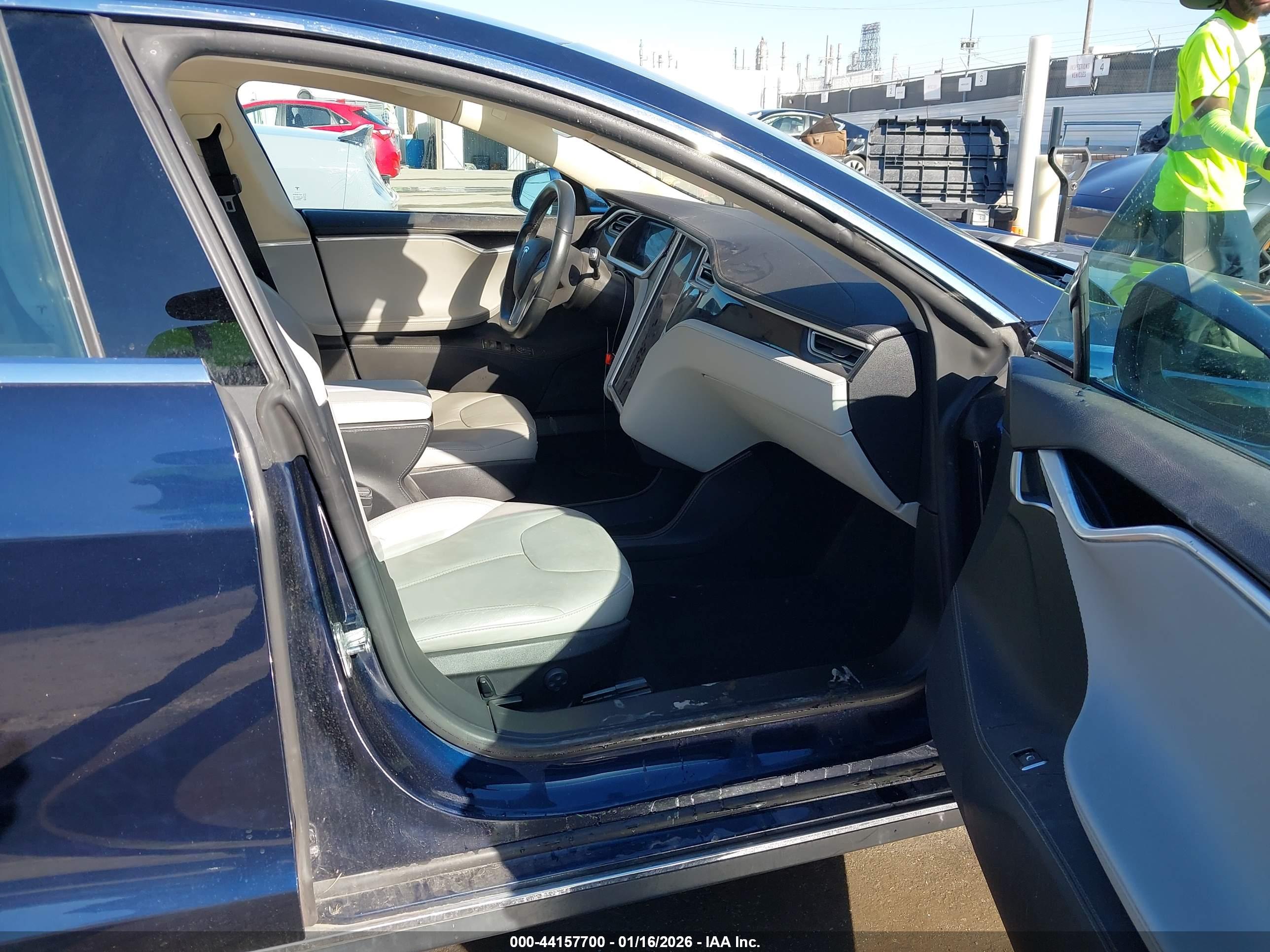 TESLA MODEL image 5
