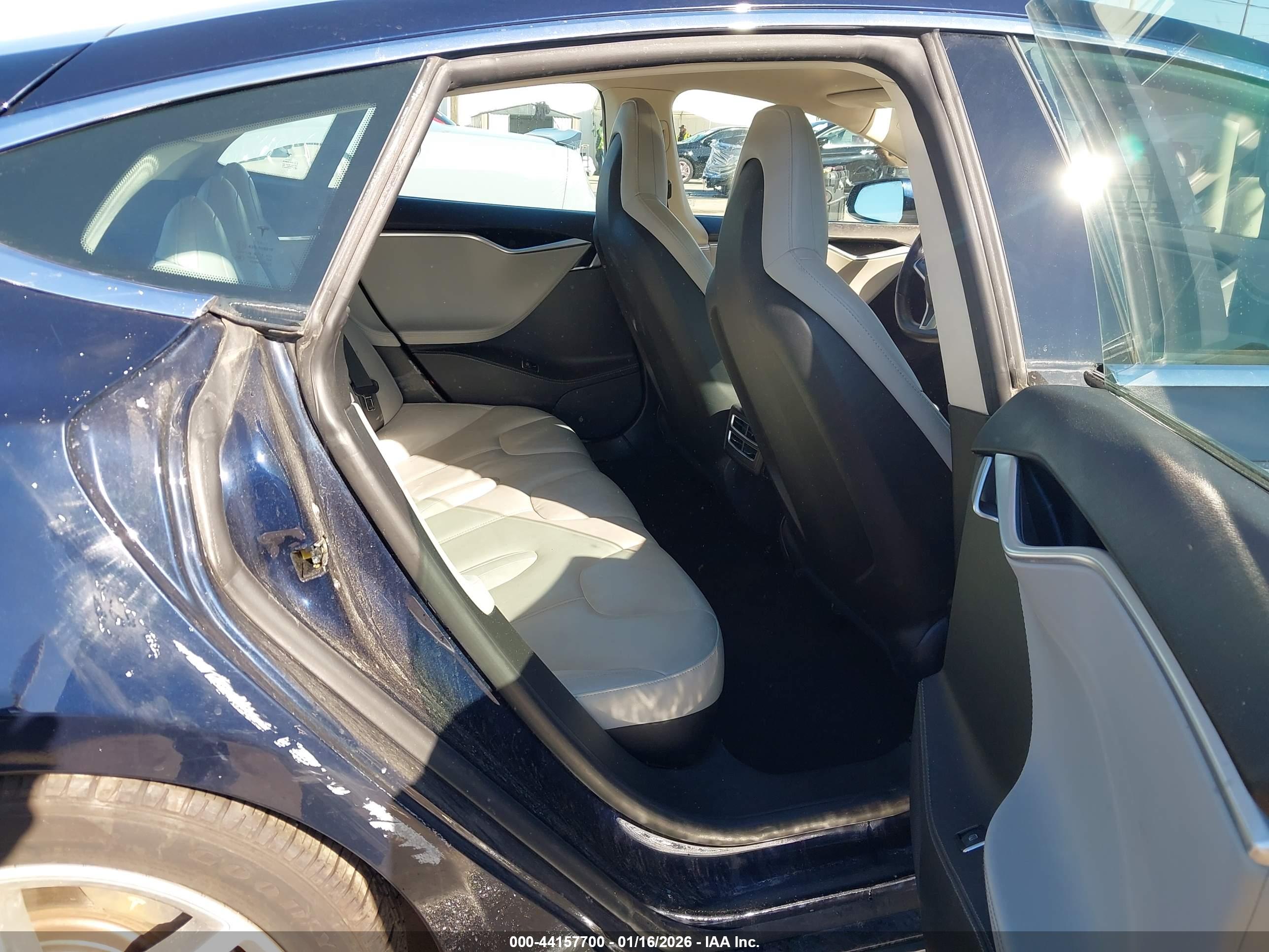 TESLA MODEL image 8