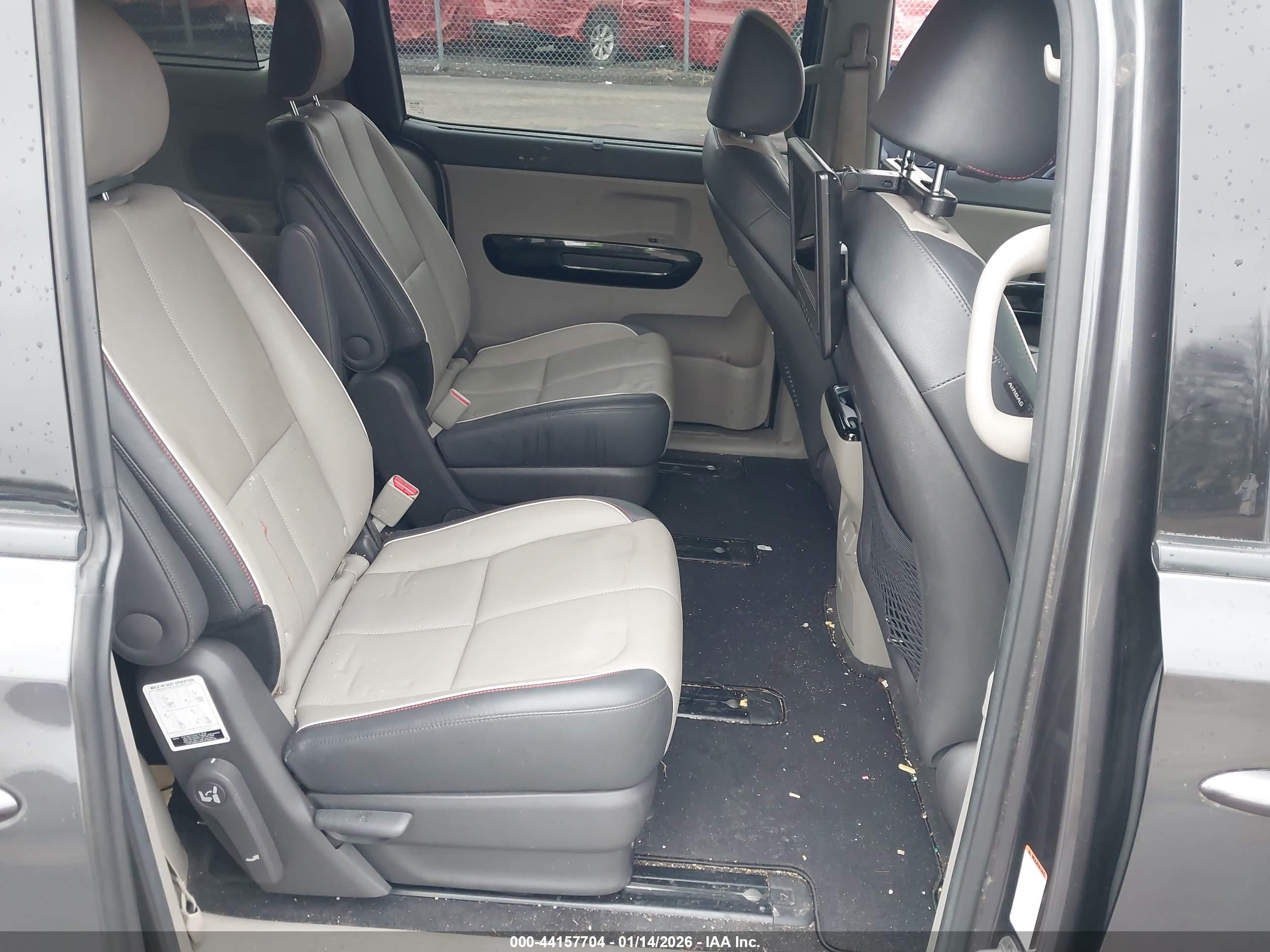 KIA SEDONA image 8