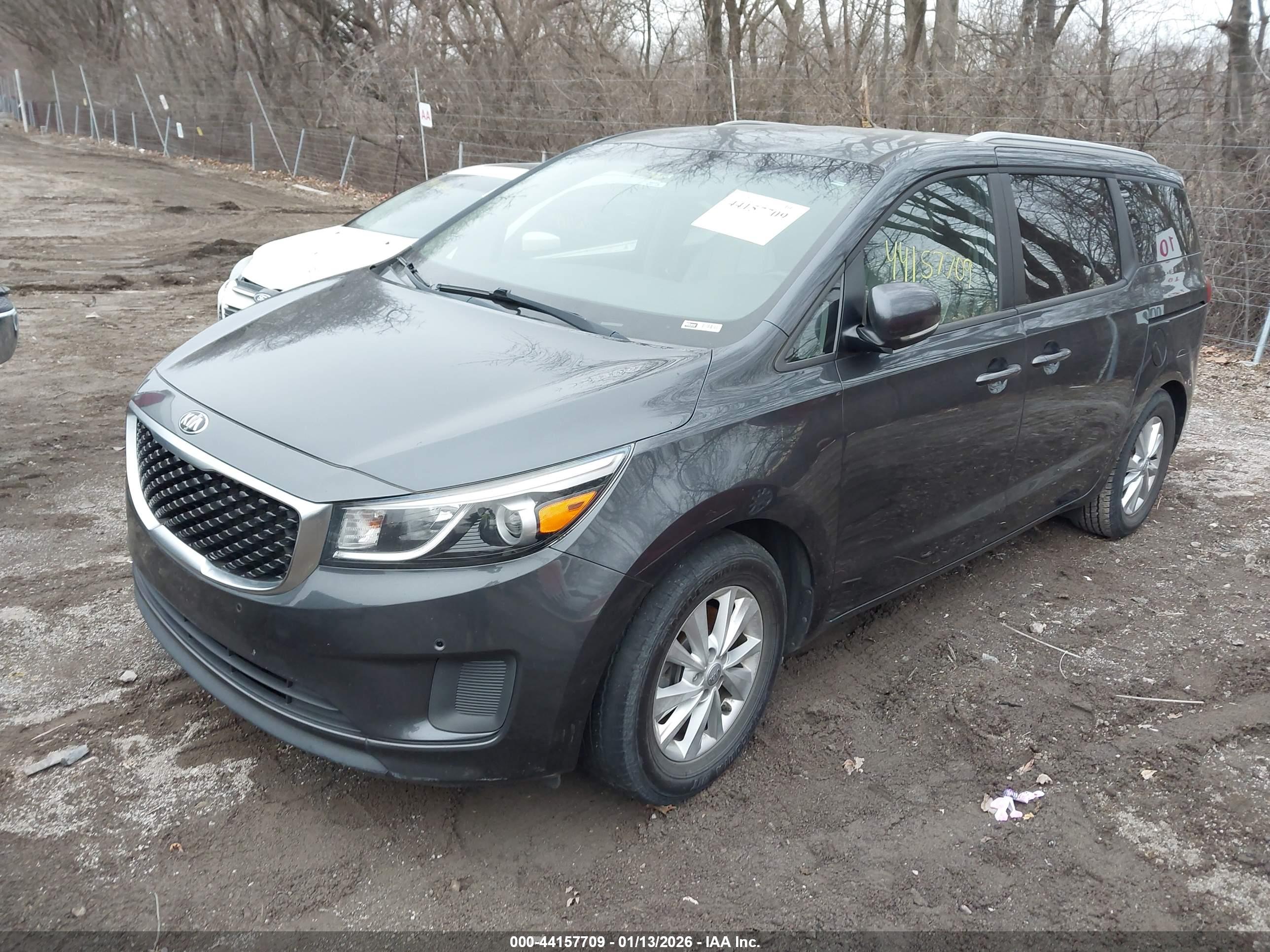KIA SEDONA image 2