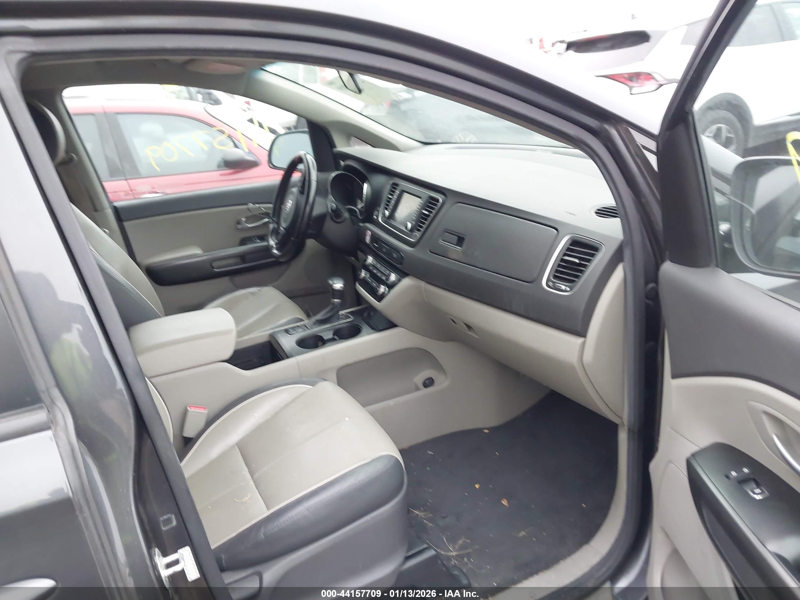 KIA SEDONA image 5