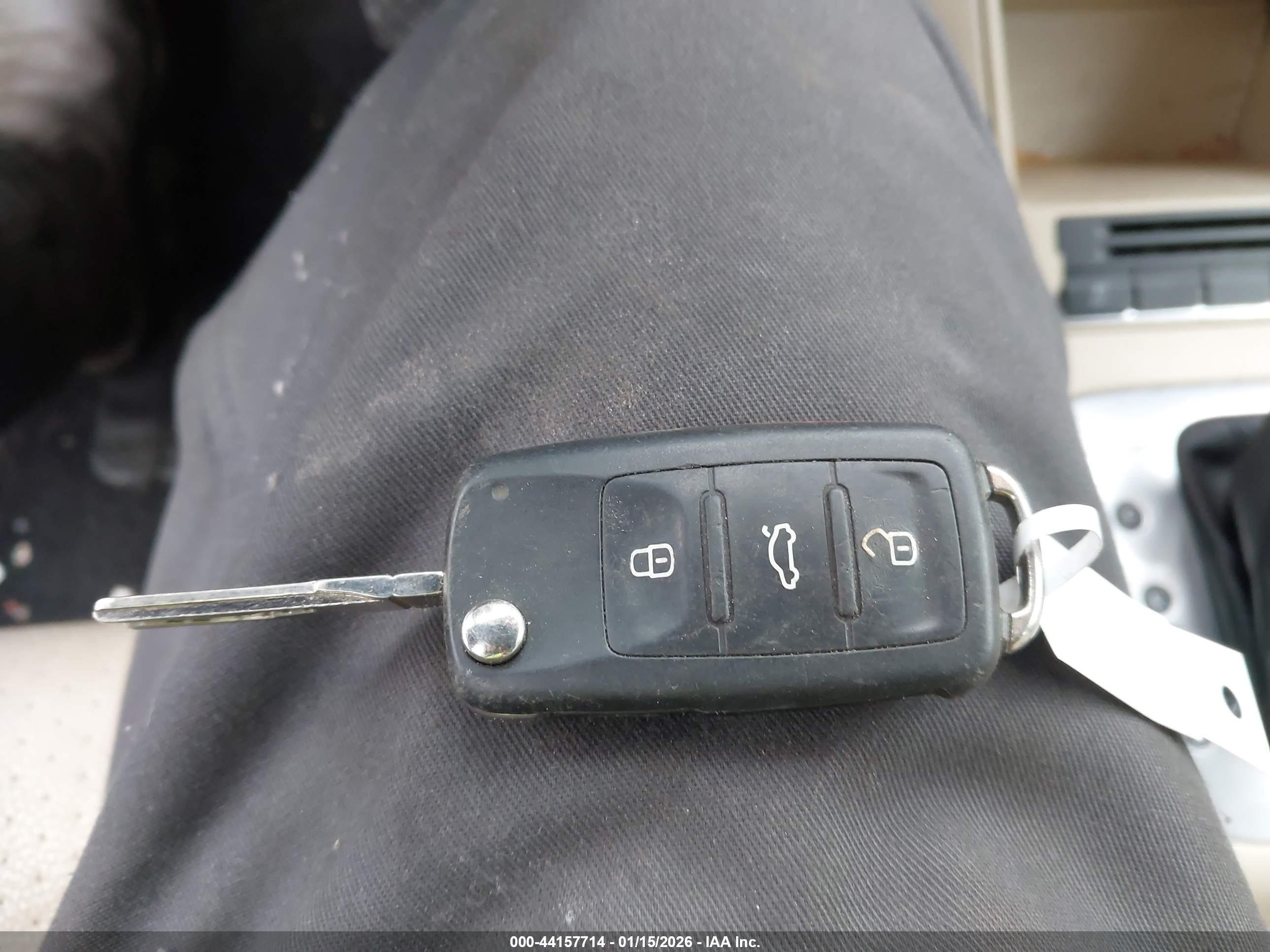 VOLKSWAGEN TIGUAN image 11