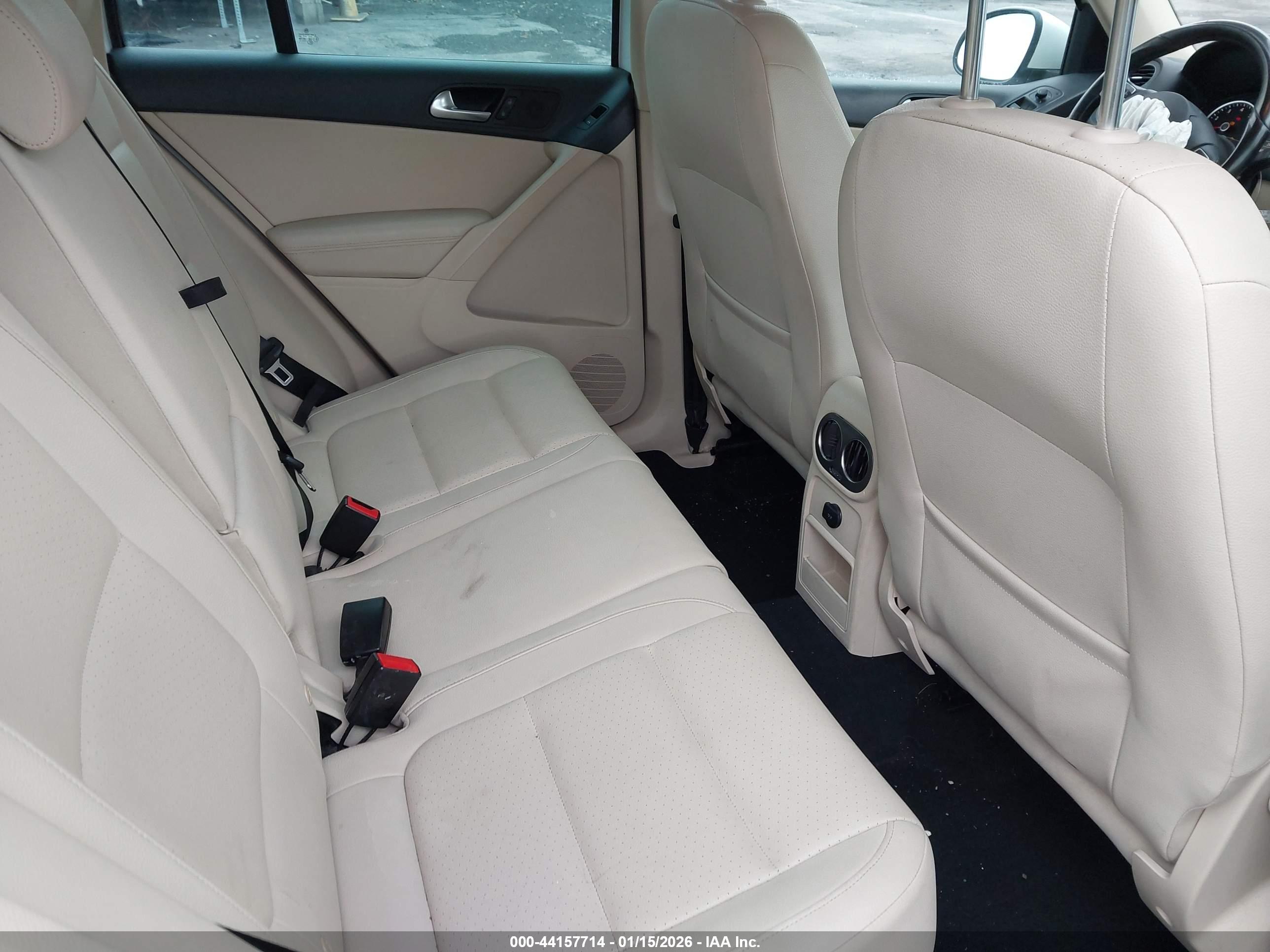 VOLKSWAGEN TIGUAN image 8