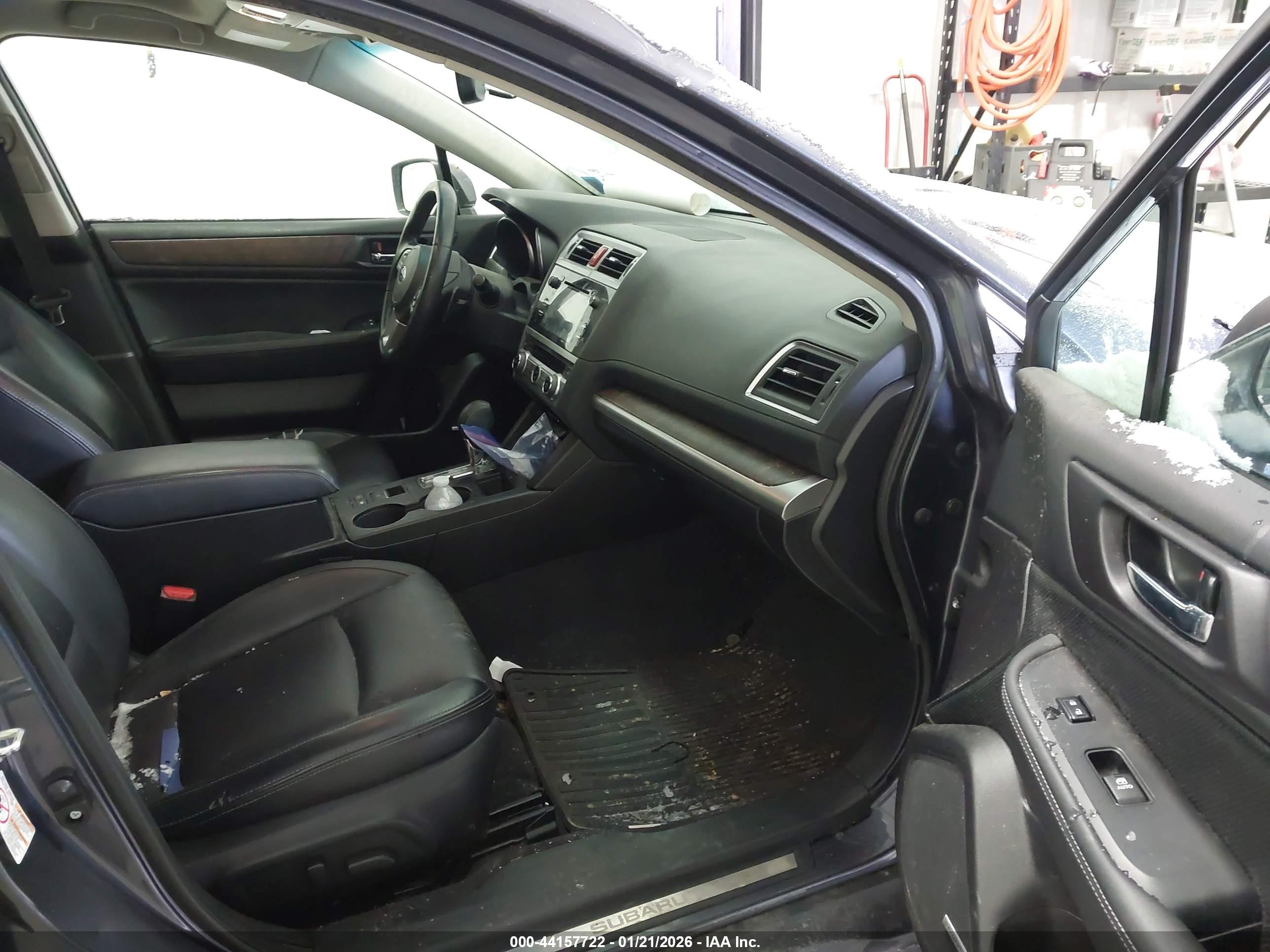 SUBARU OUTBACK image 5