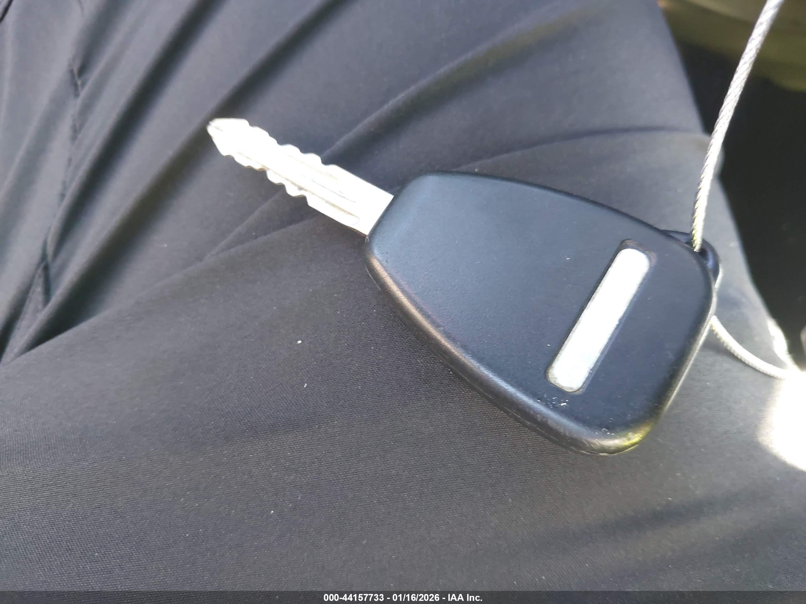 CHRYSLER 200 image 11