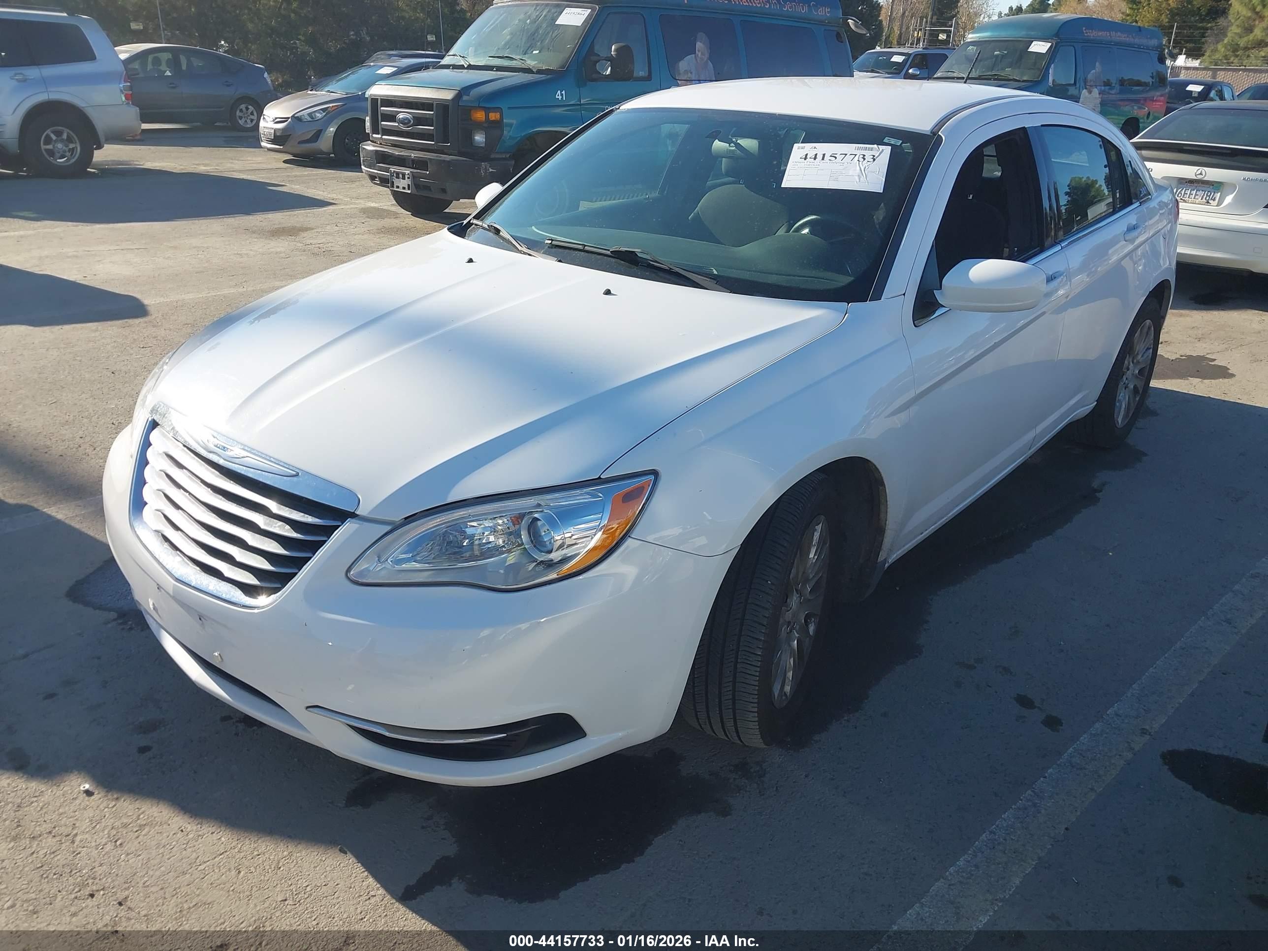 CHRYSLER 200 image 2