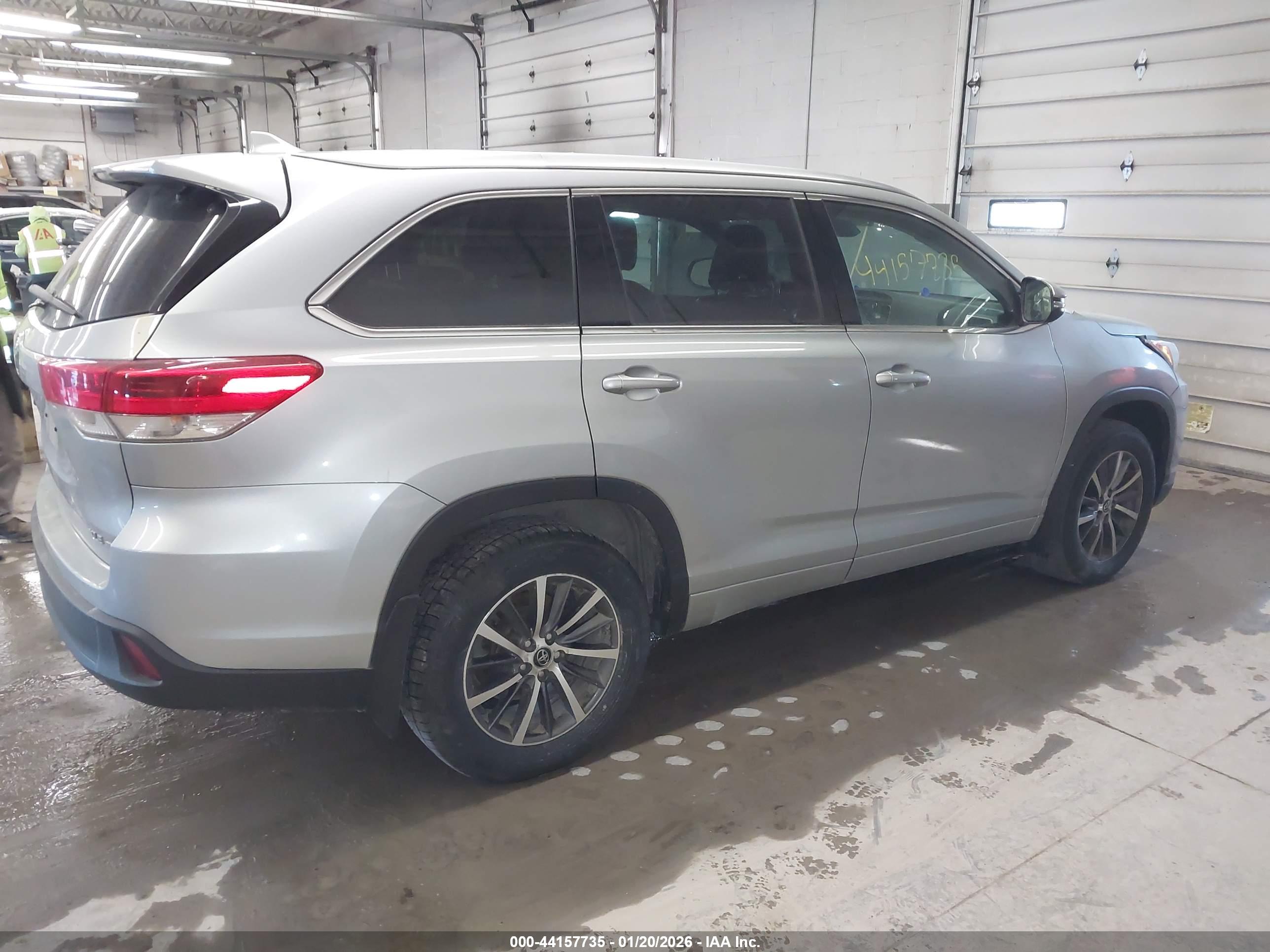 TOYOTA HIGHLANDER image 4