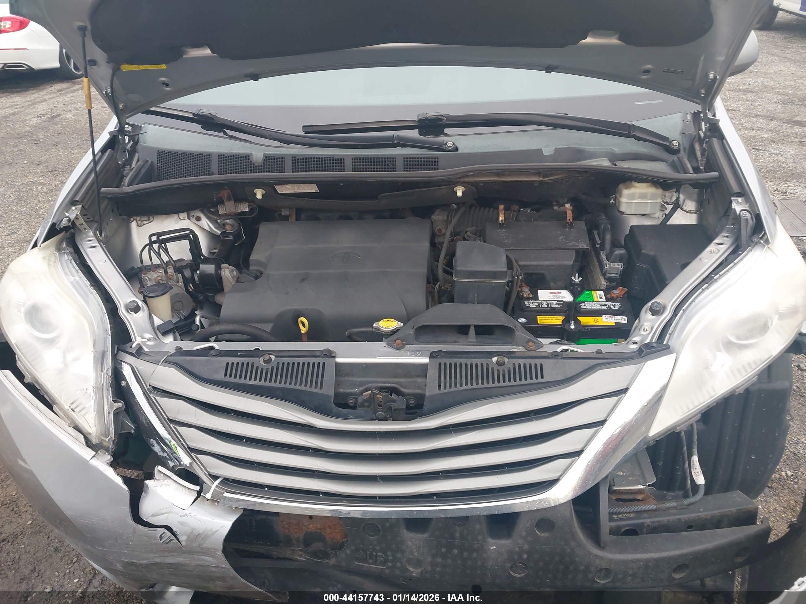TOYOTA SIENNA image 10