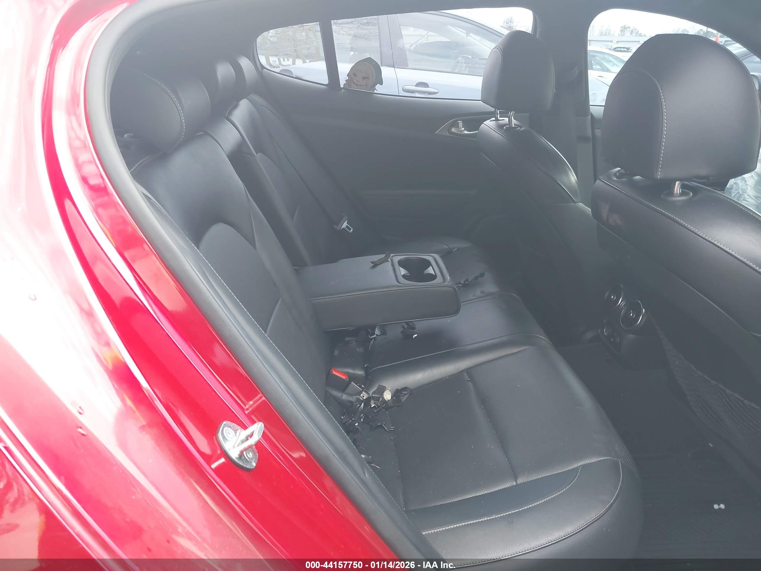 KIA STINGER image 8