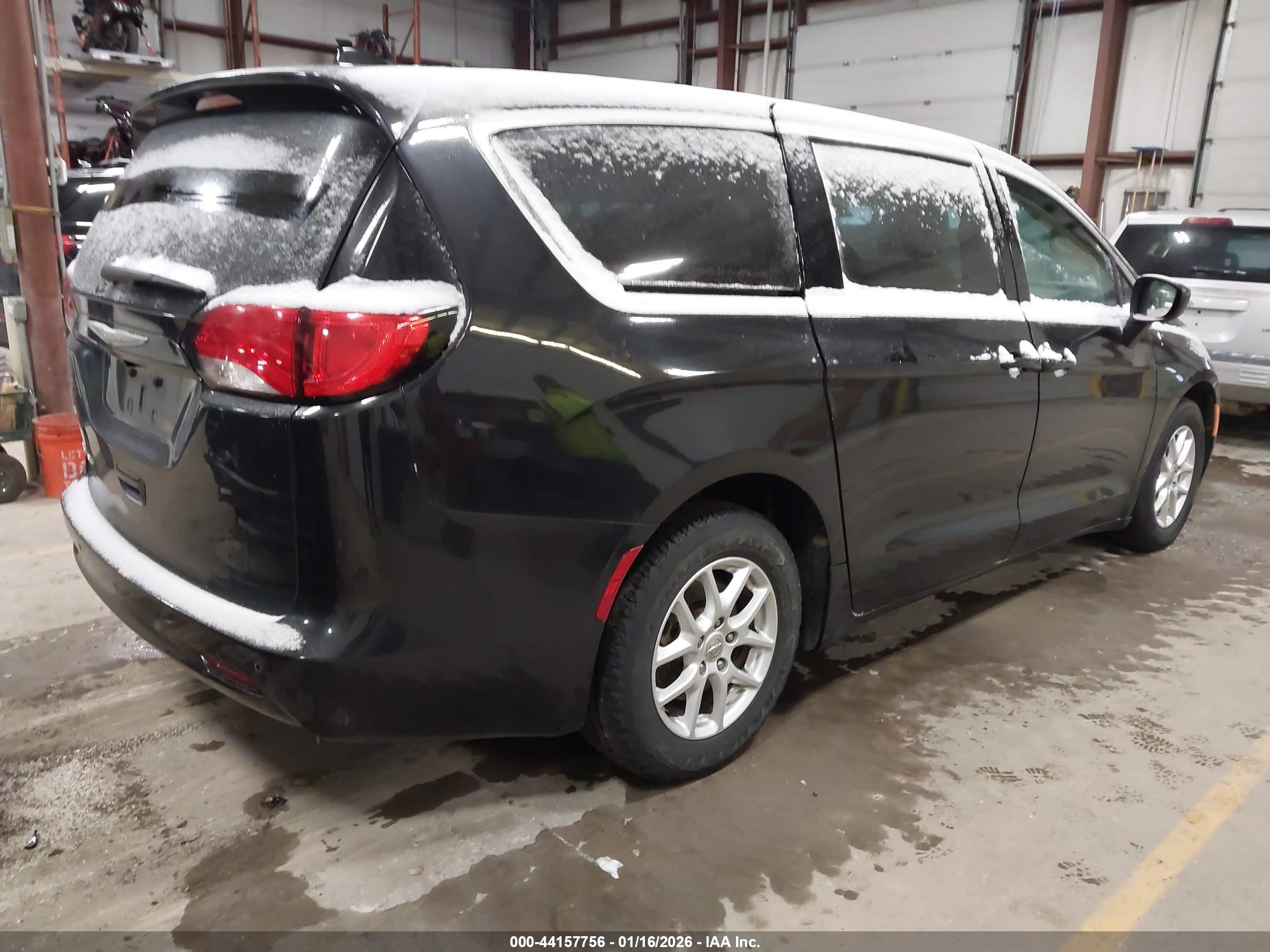CHRYSLER PACIFICA image 4