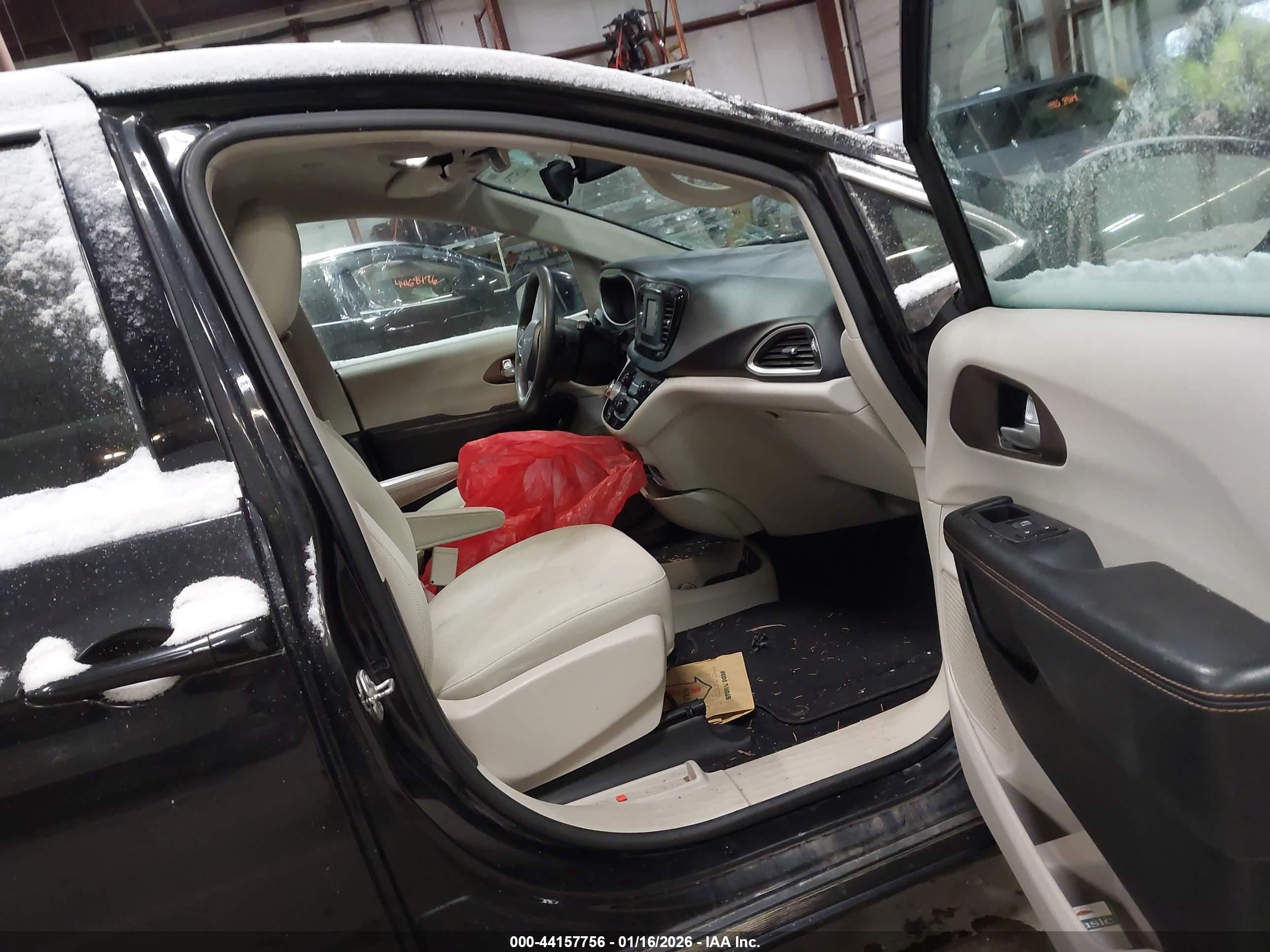 CHRYSLER PACIFICA image 5