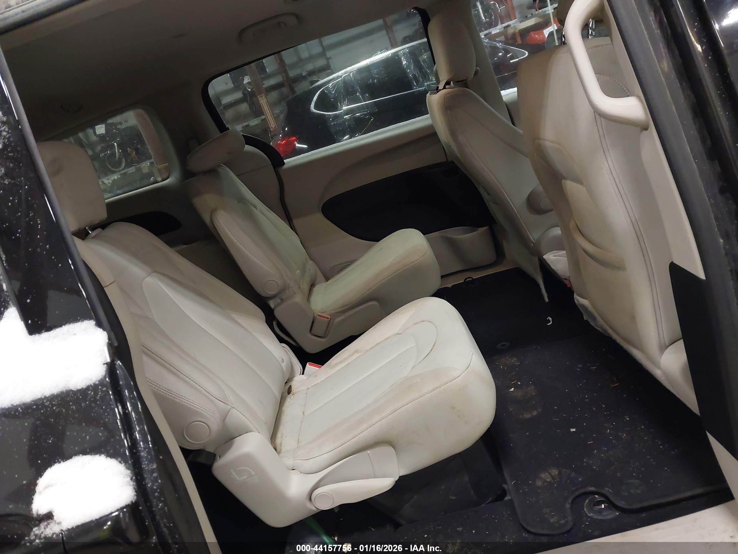 CHRYSLER PACIFICA image 8