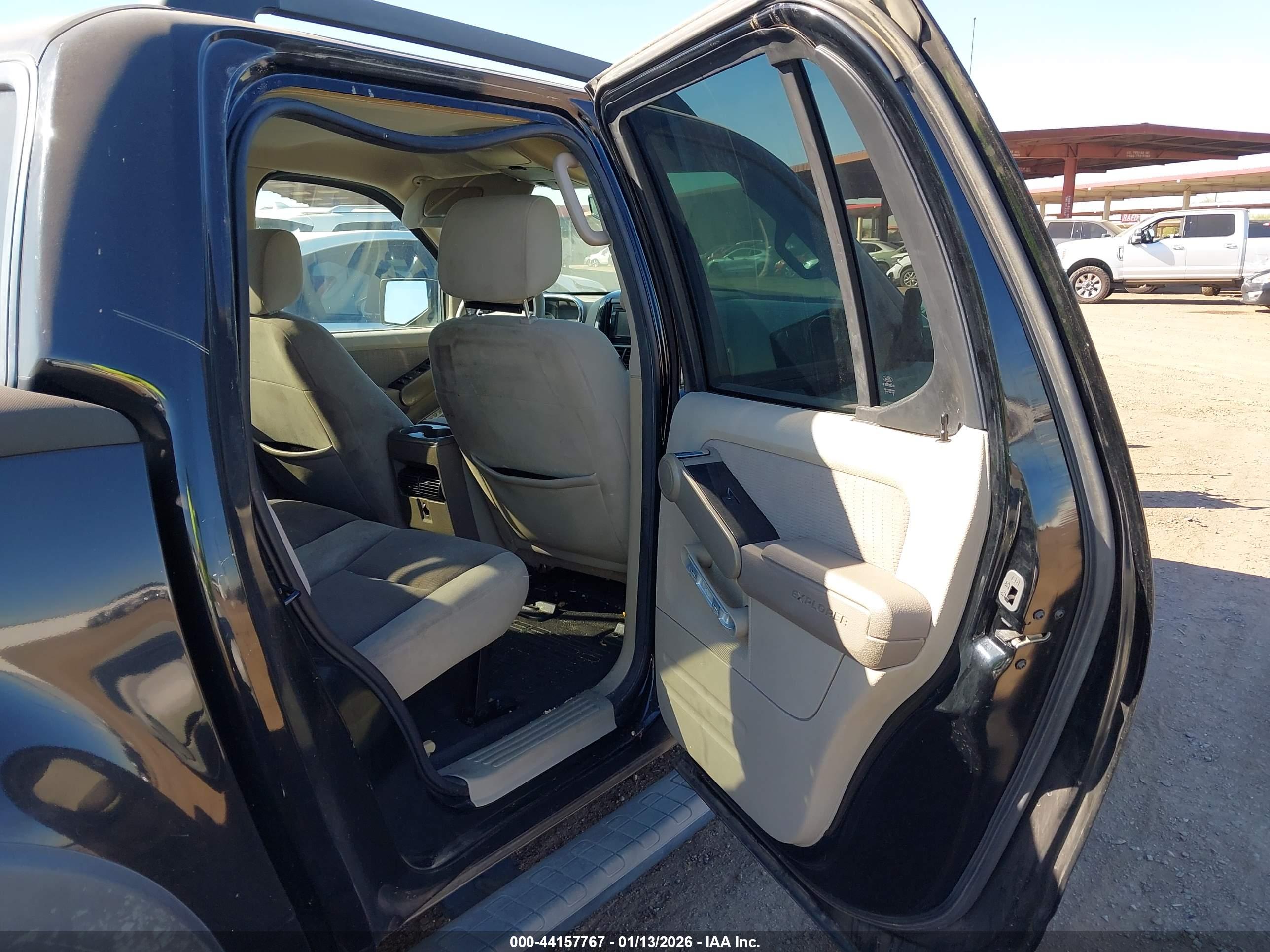 FORD EXPLORER image 8