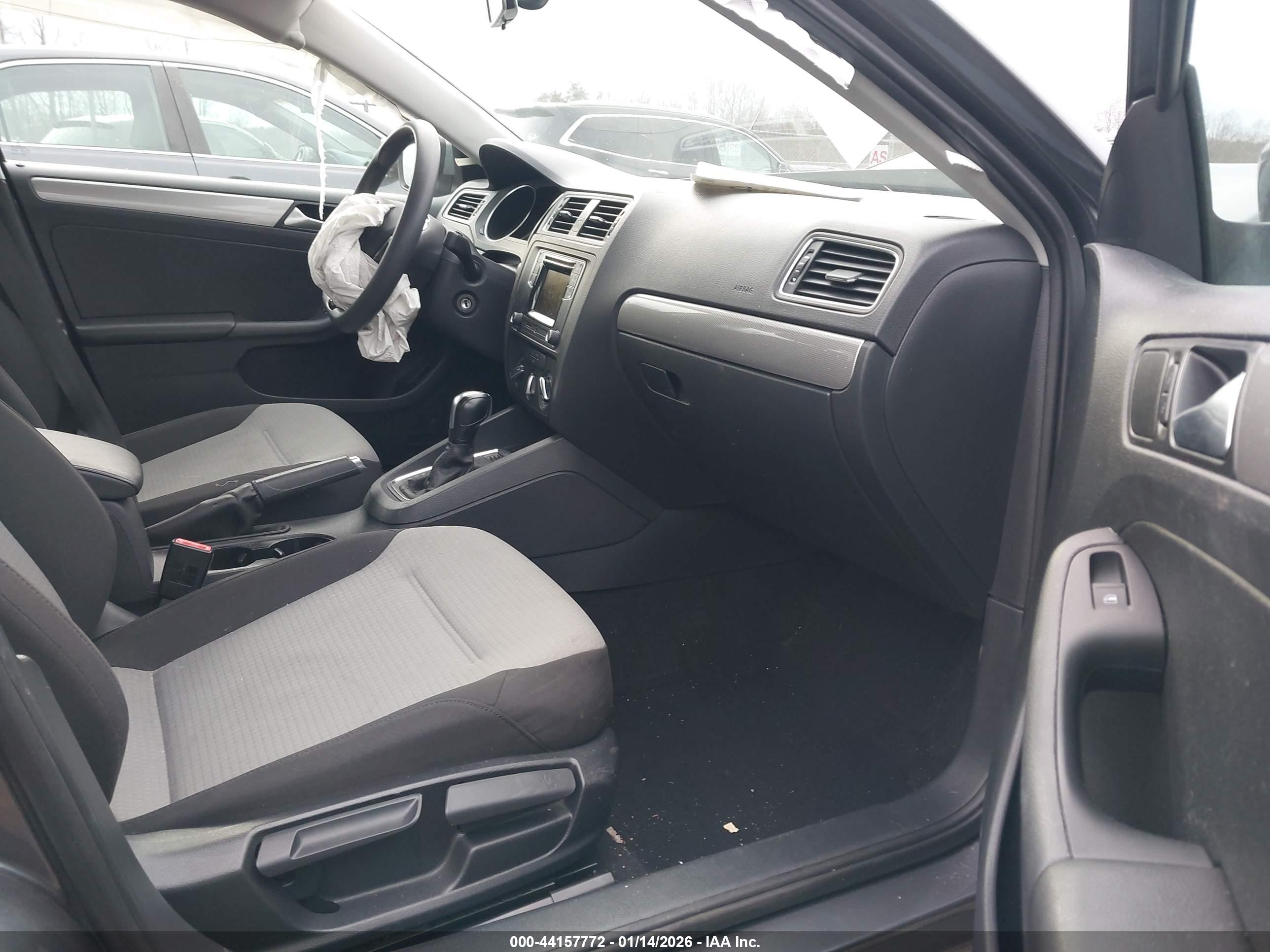 VOLKSWAGEN JETTA image 5