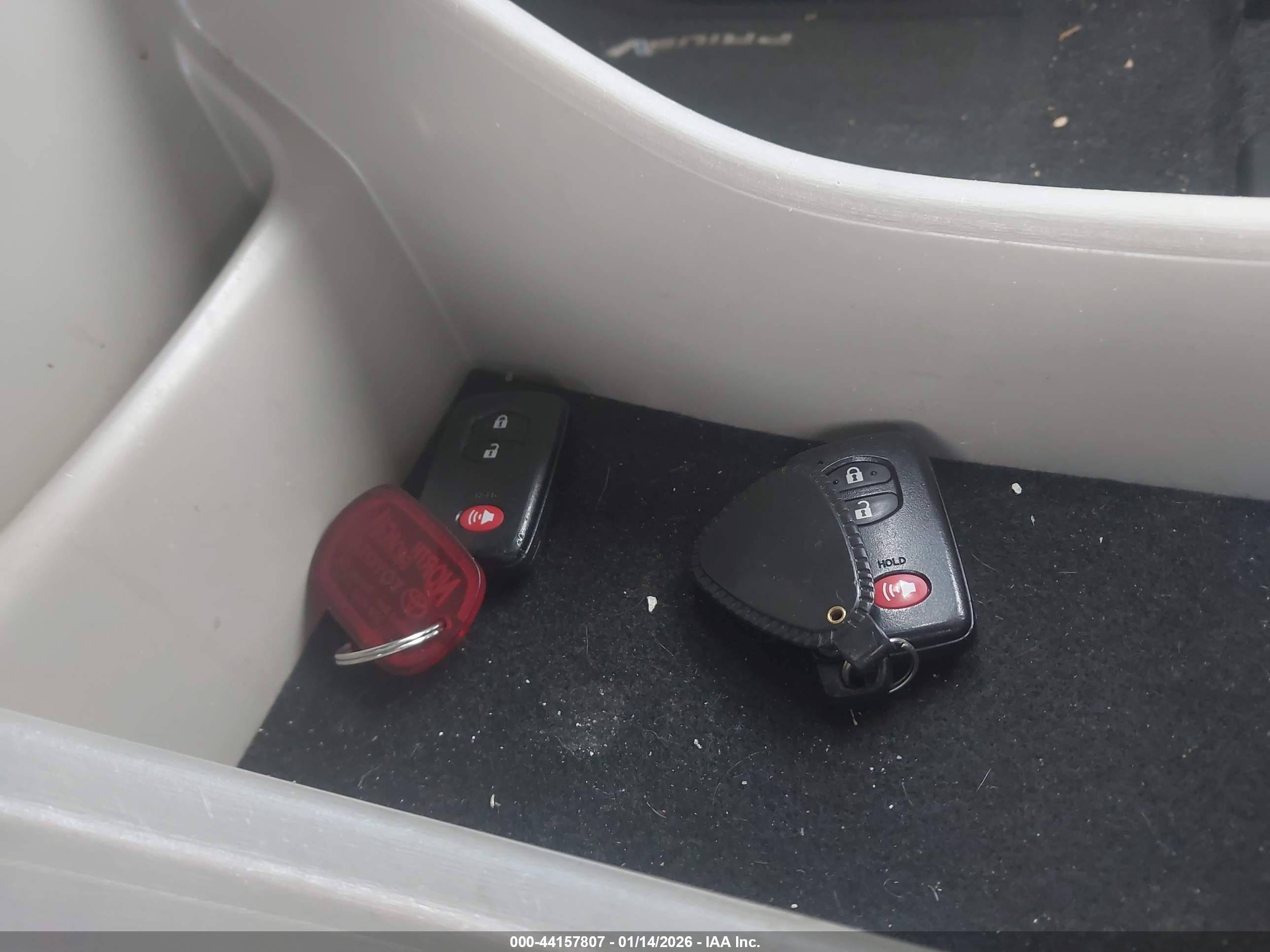 TOYOTA PRIUS image 11