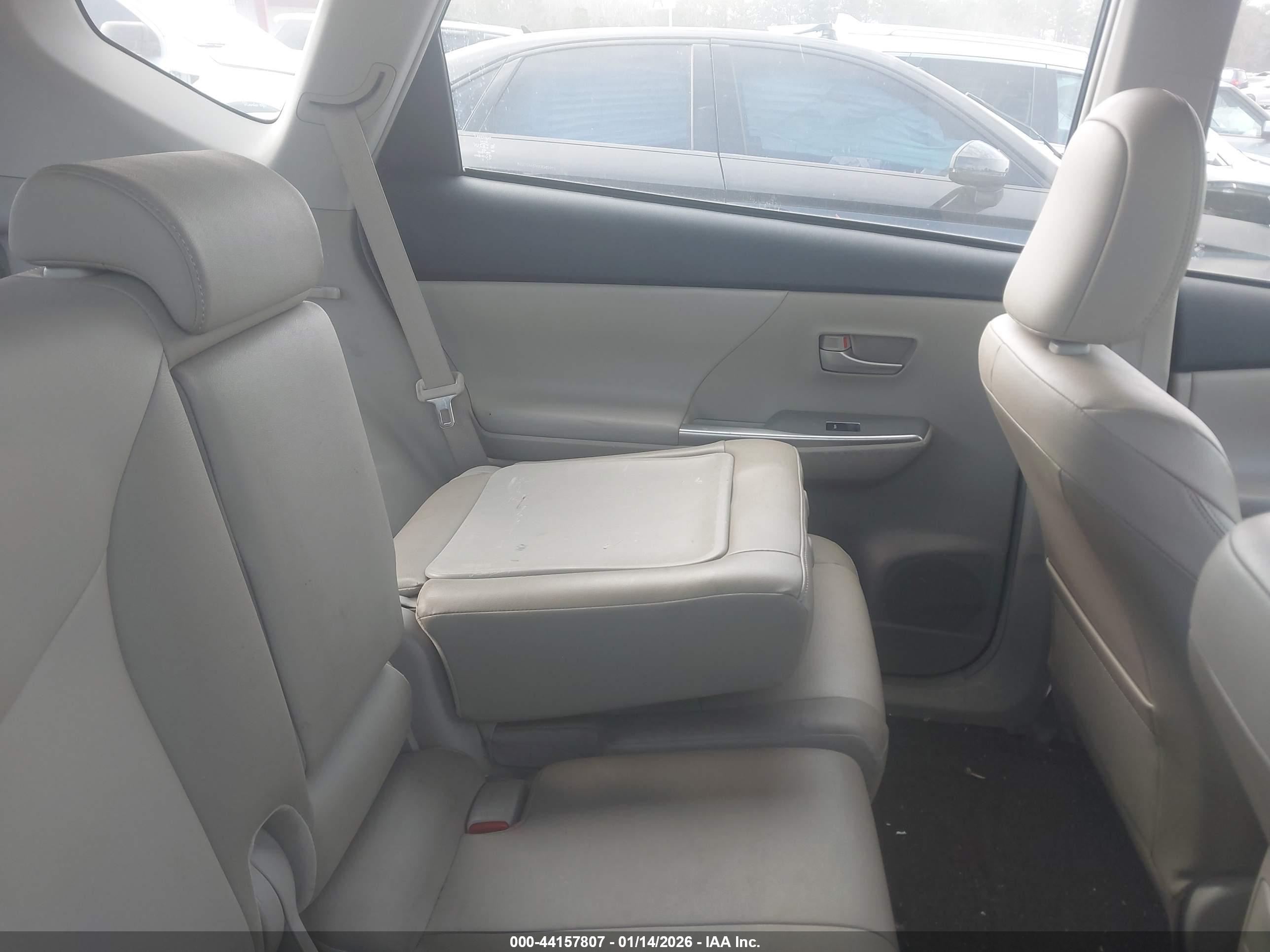 TOYOTA PRIUS image 8