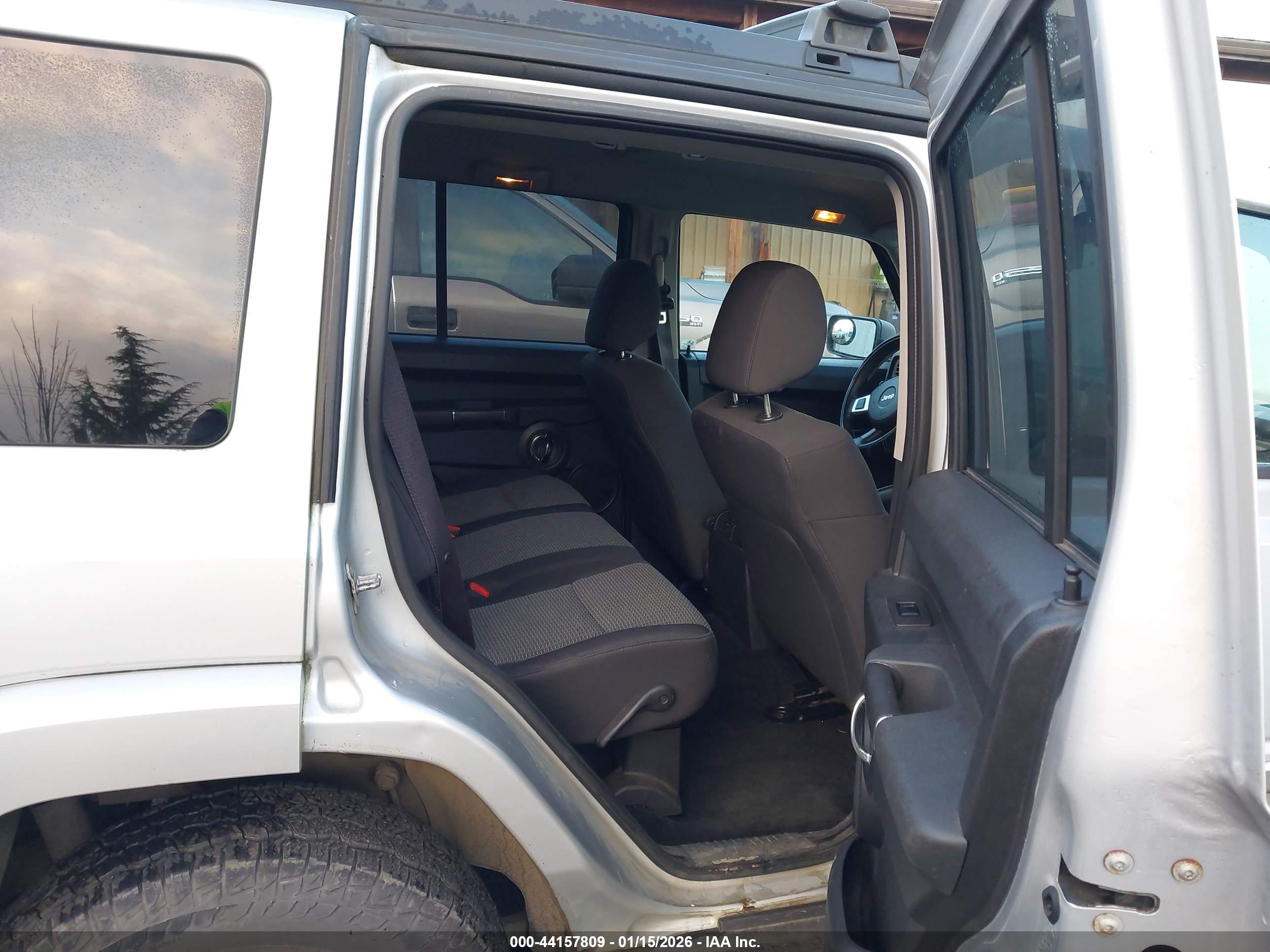 JEEP COMMANDER image 8