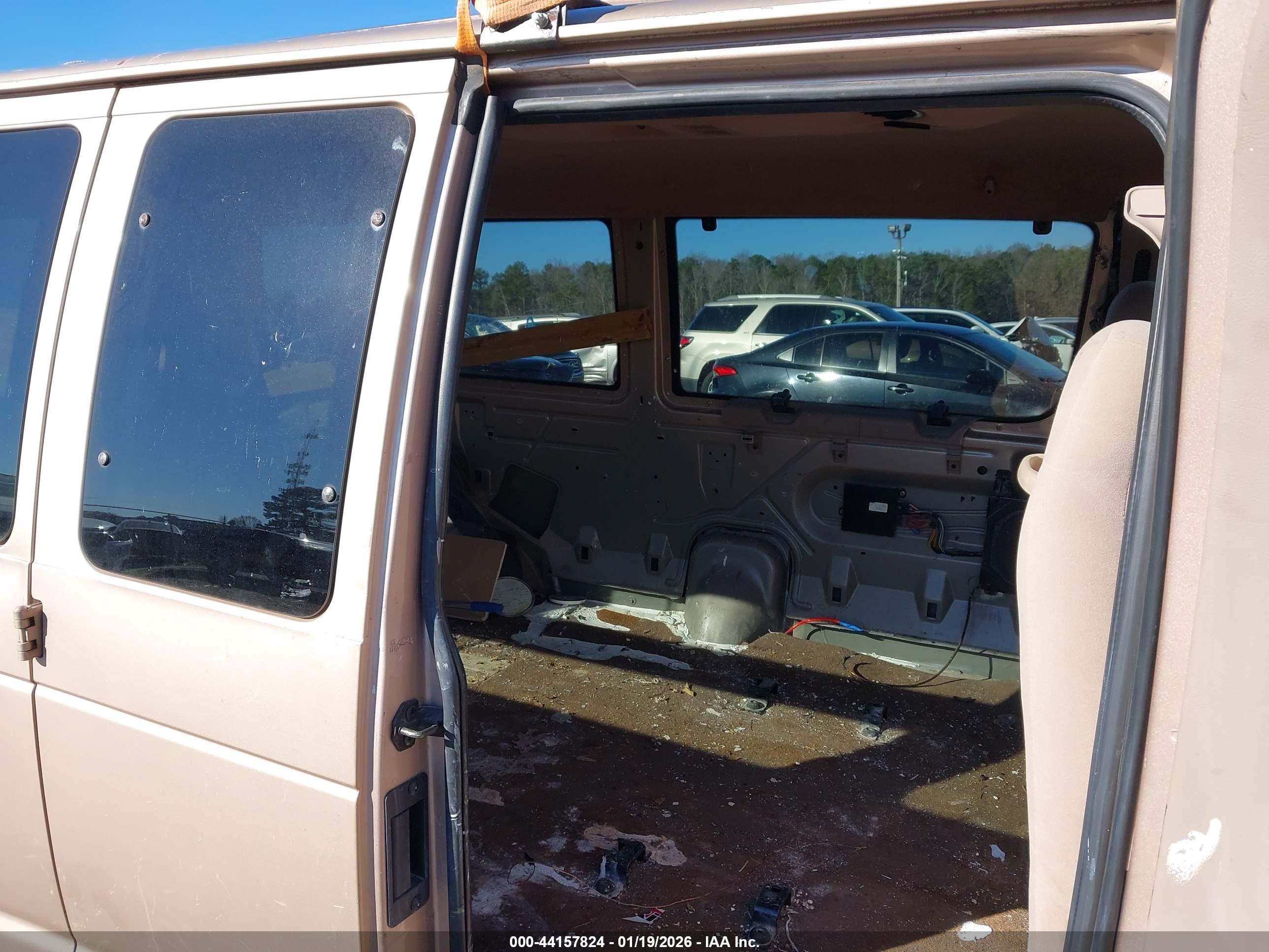 FORD CLUB image 8