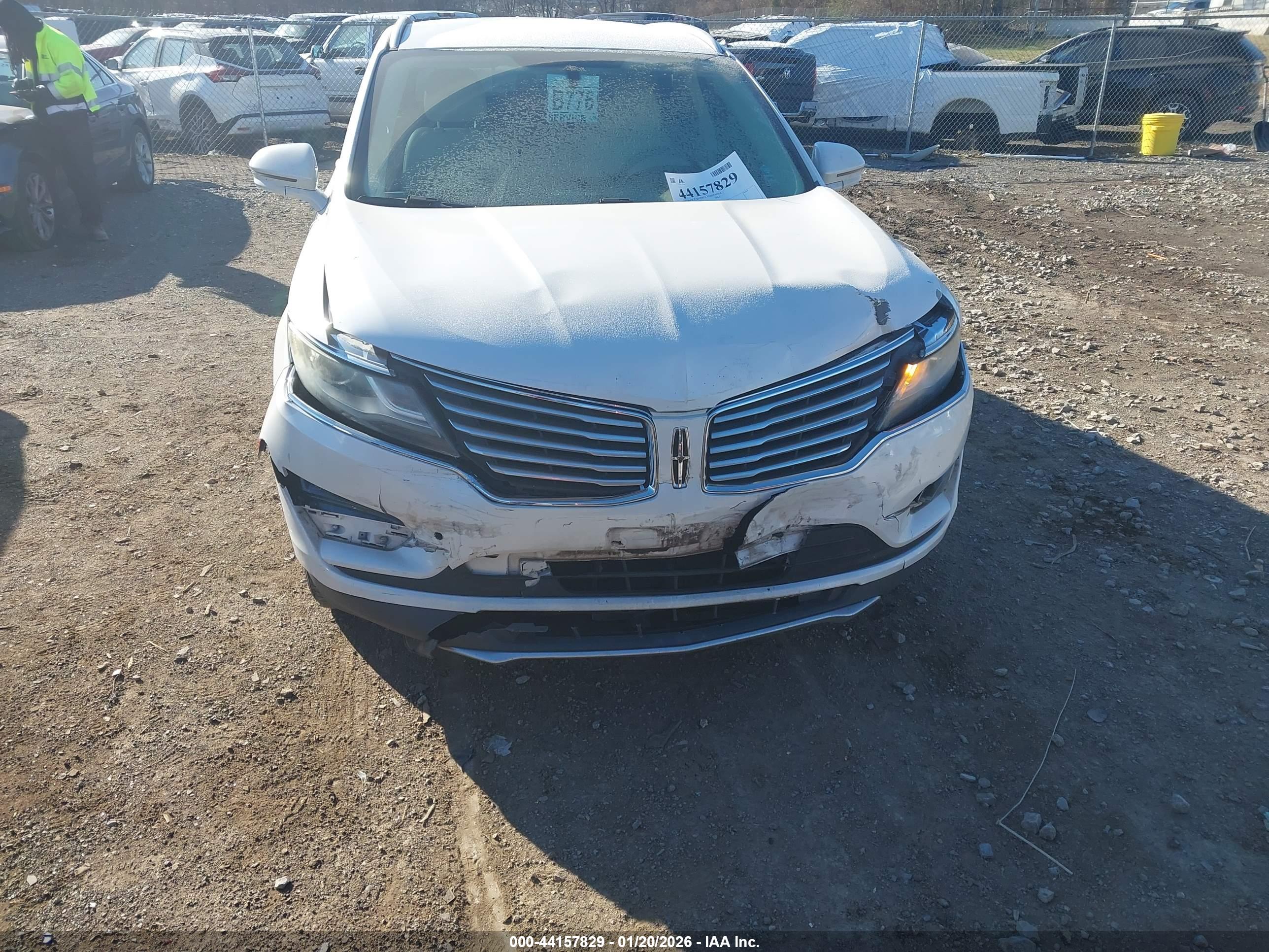 LINCOLN MKC image 6