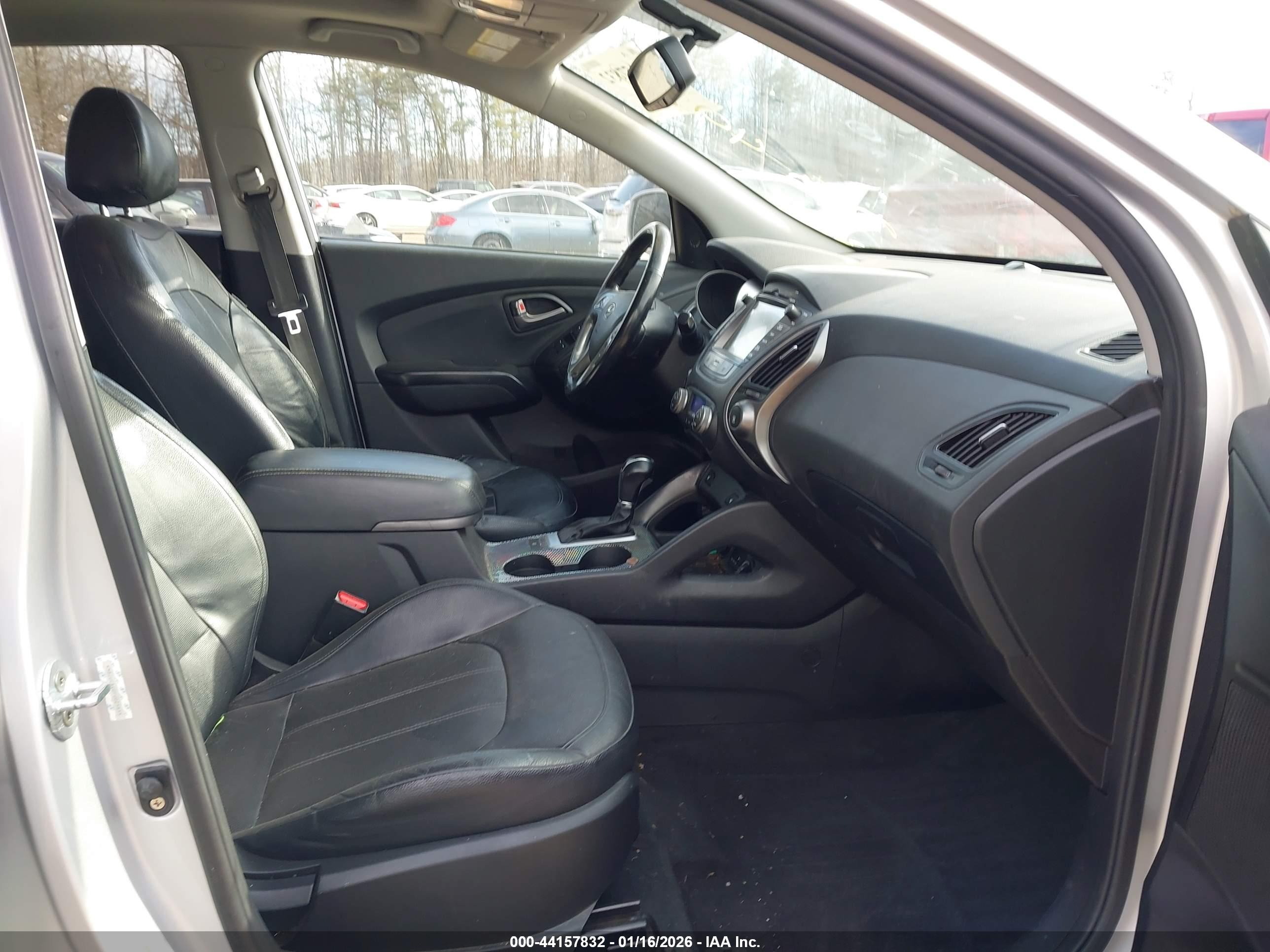 HYUNDAI TUCSON image 5