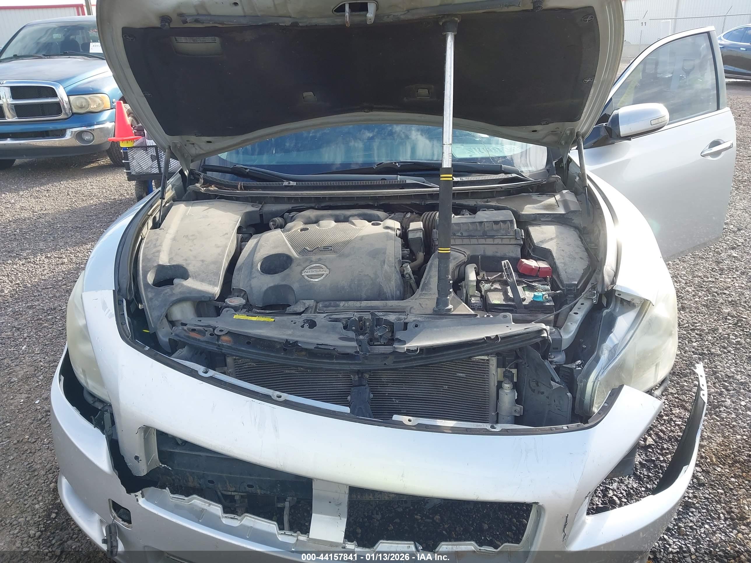 NISSAN MAXIMA image 10
