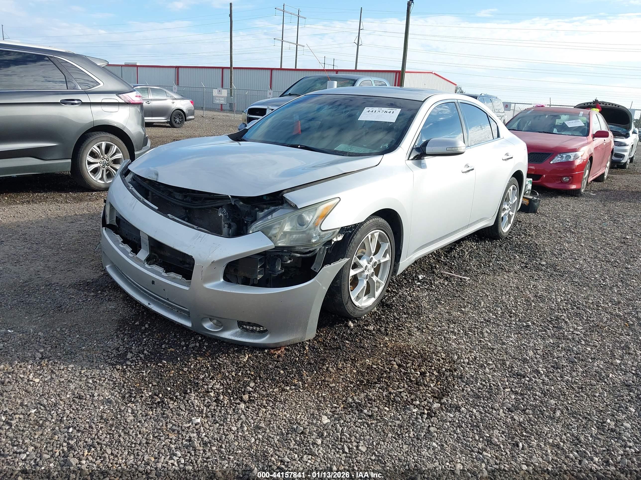 NISSAN MAXIMA image 2