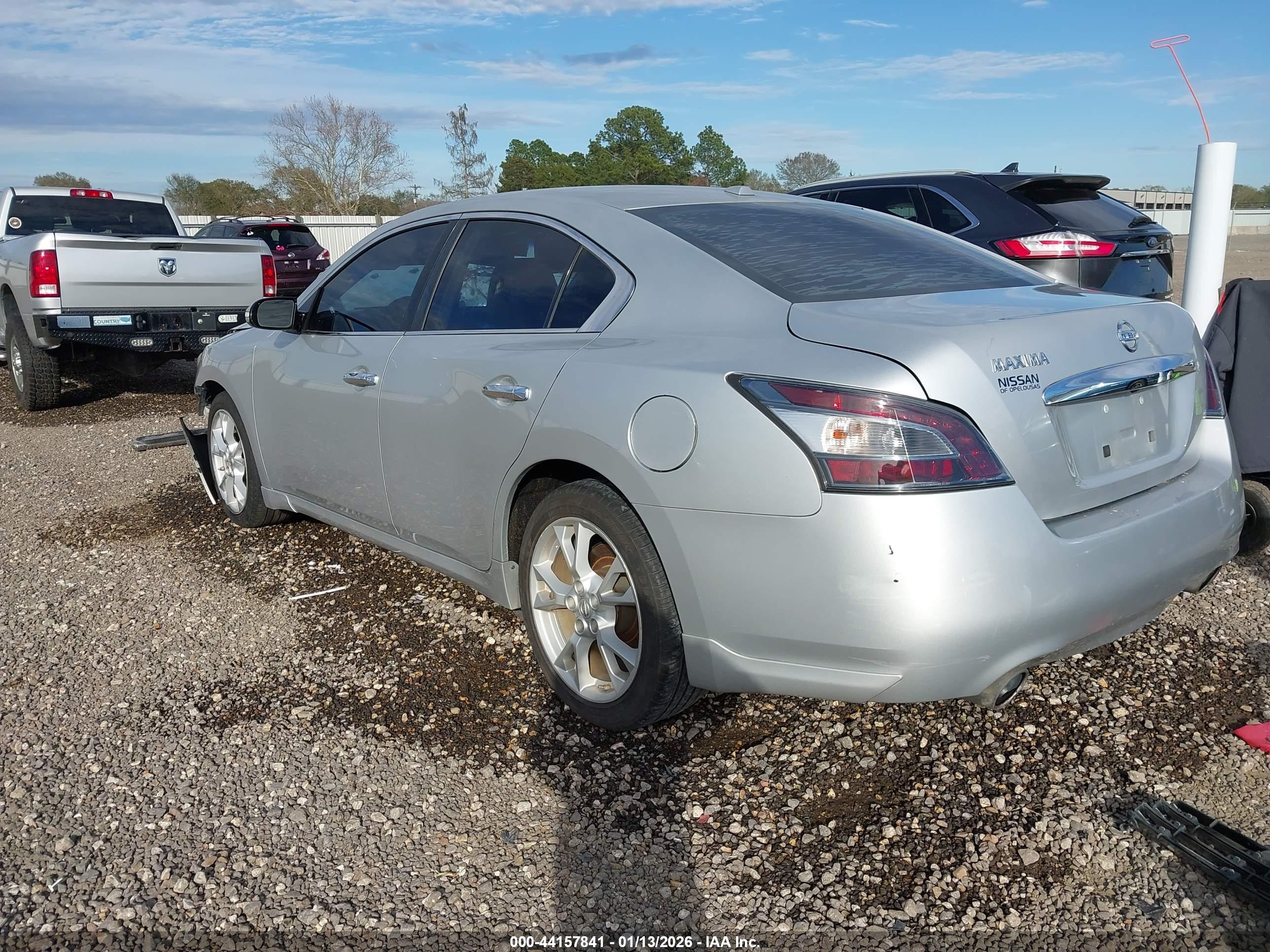 NISSAN MAXIMA image 3