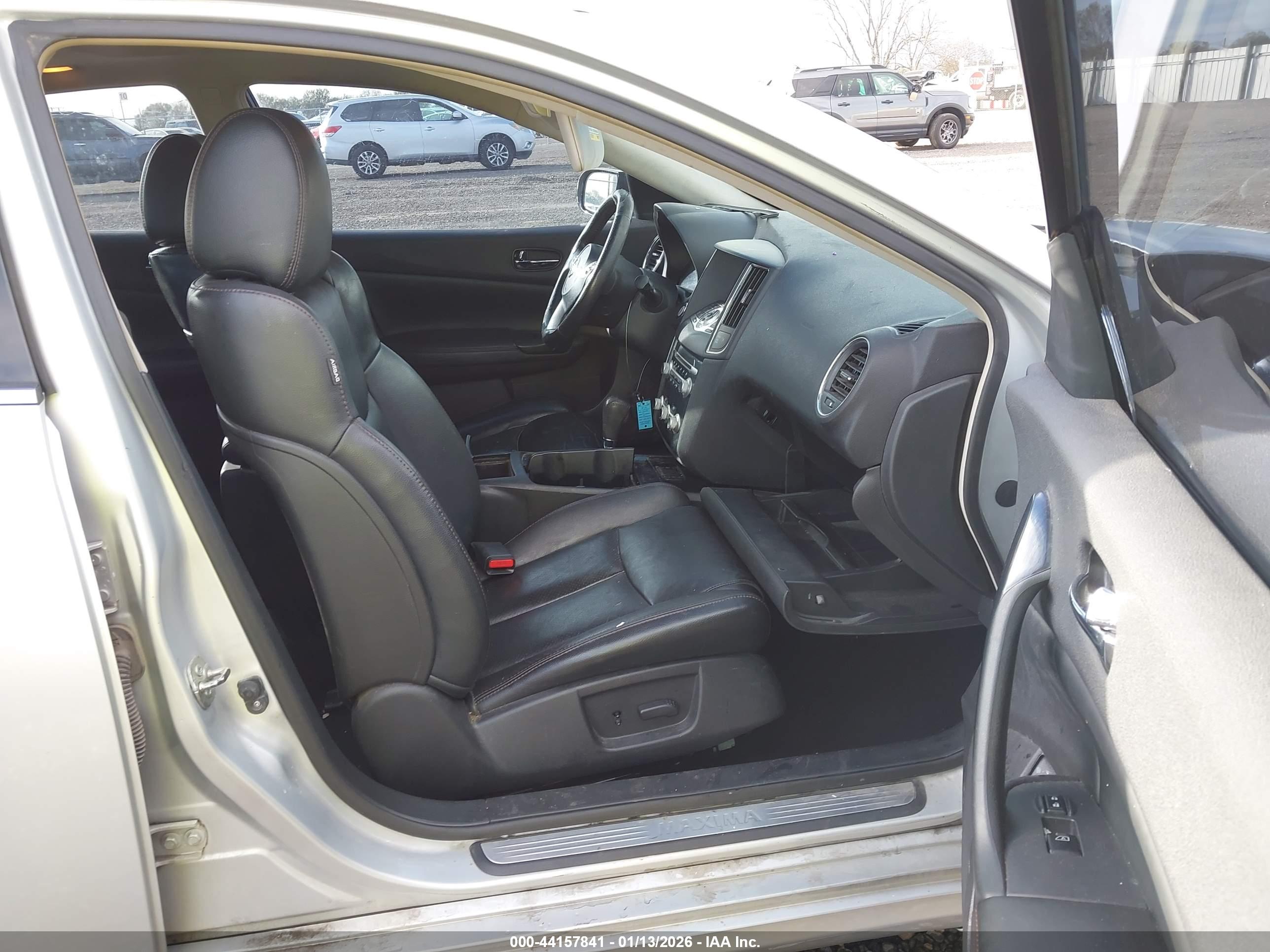 NISSAN MAXIMA image 5