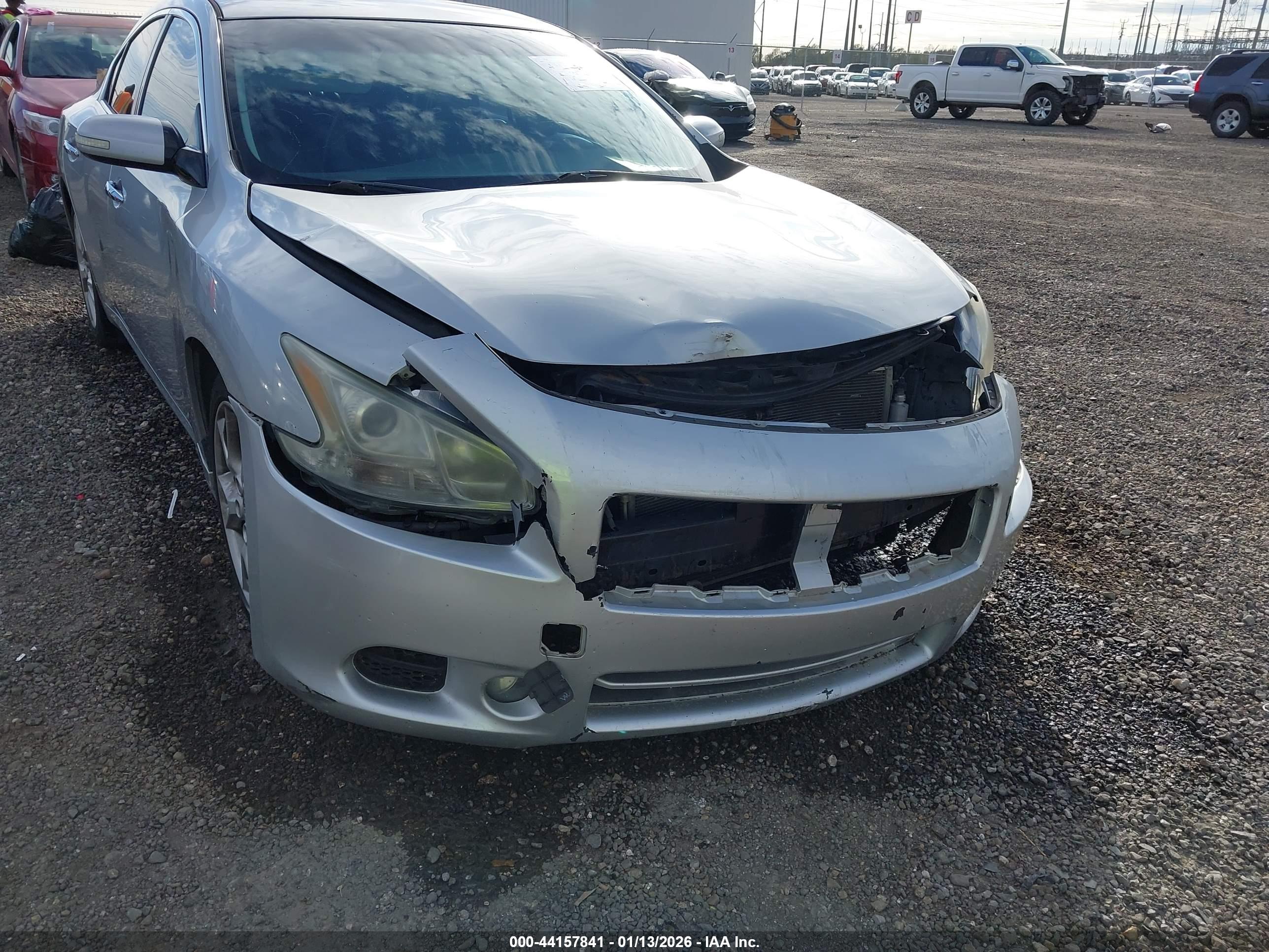 NISSAN MAXIMA image 6