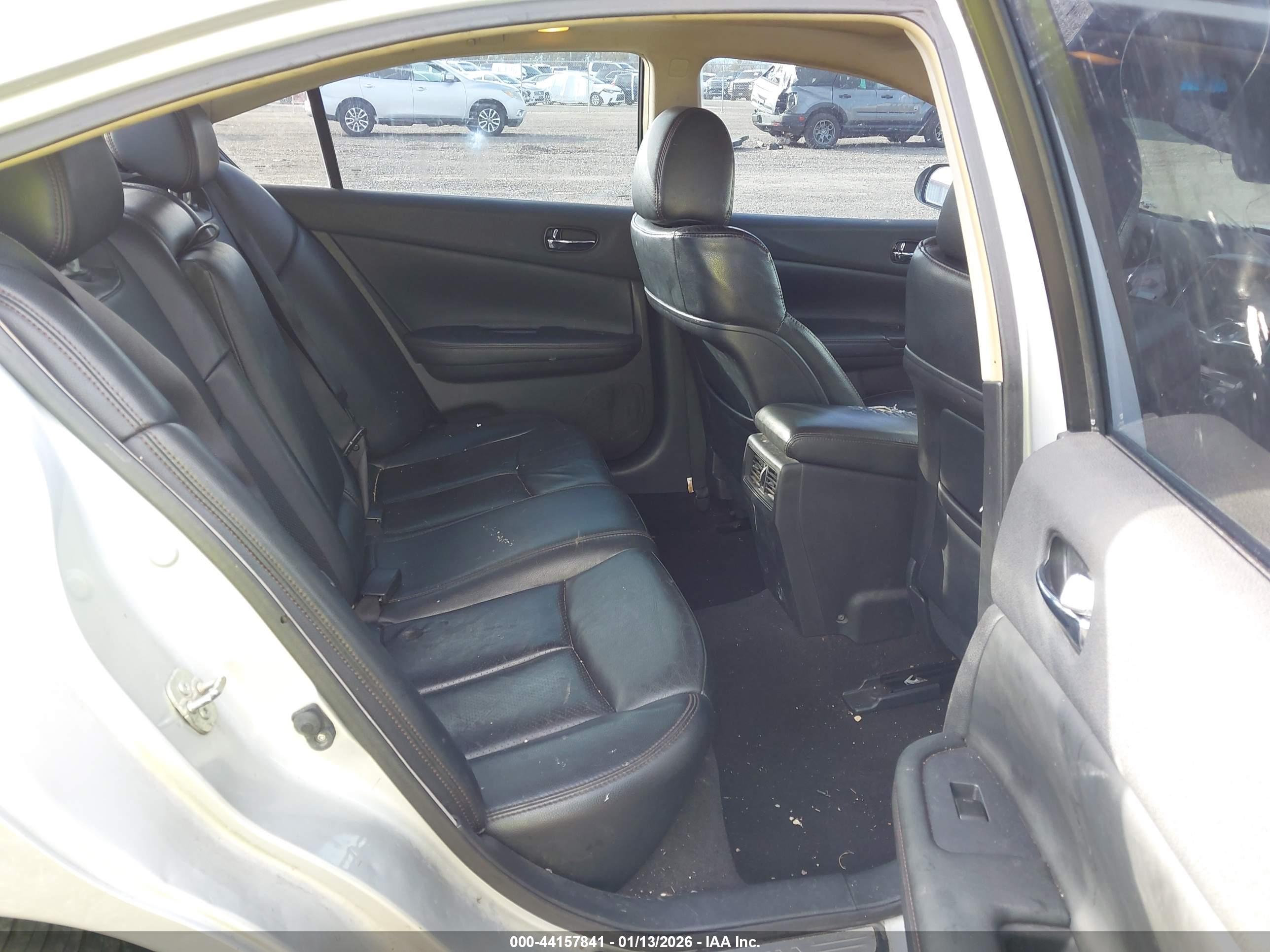 NISSAN MAXIMA image 8