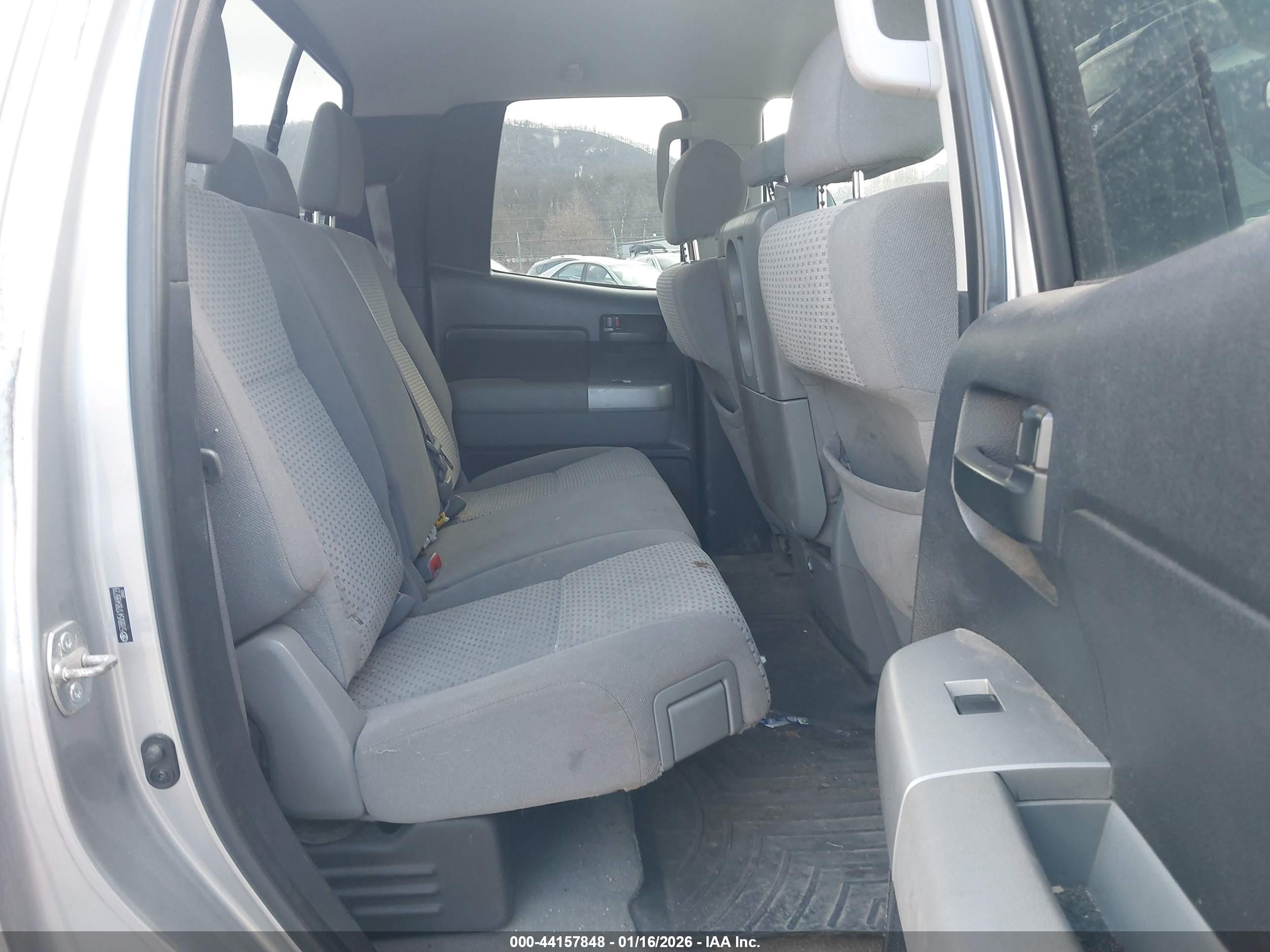 TOYOTA TUNDRA image 8