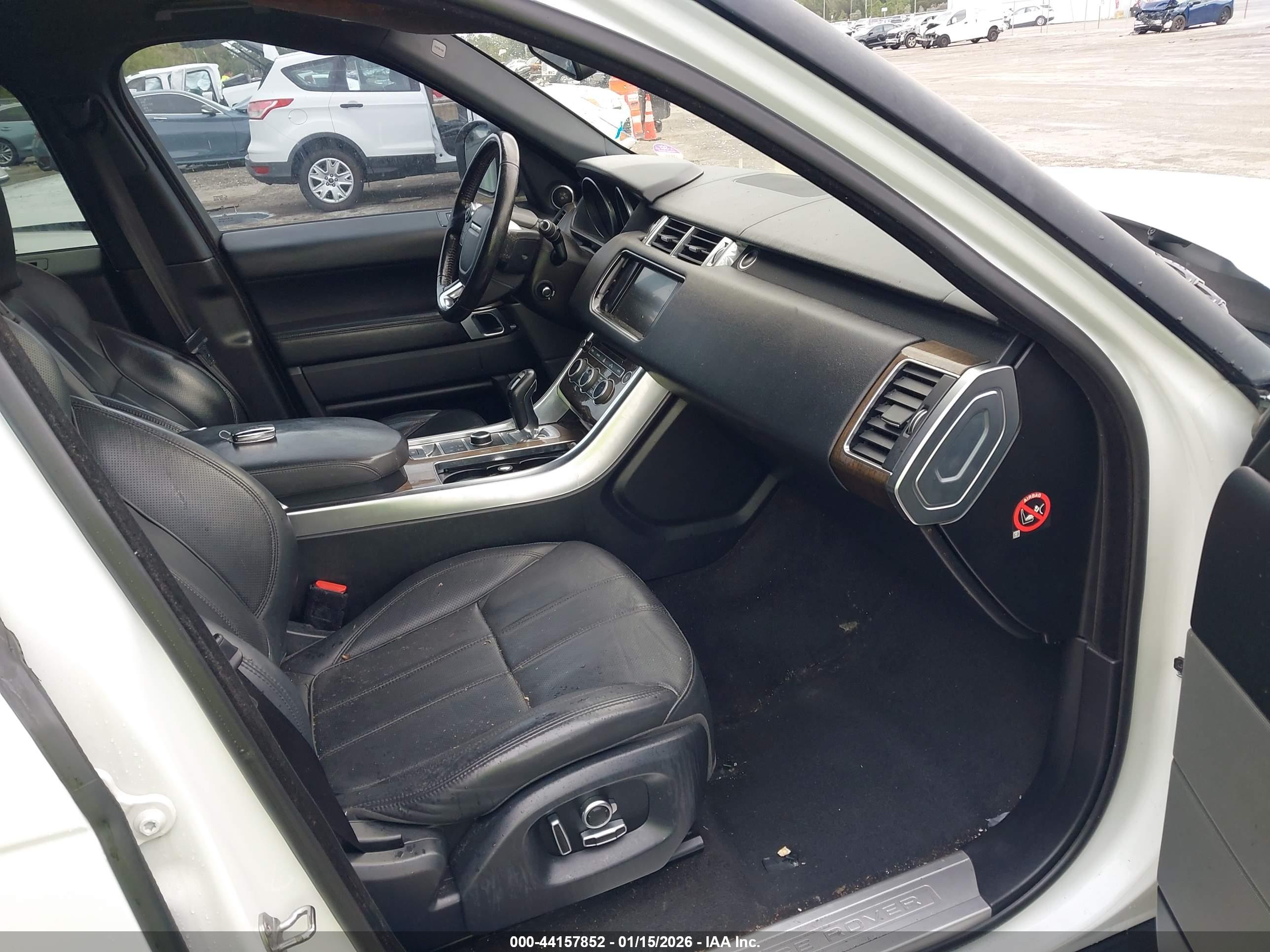 LAND ROVER image 5