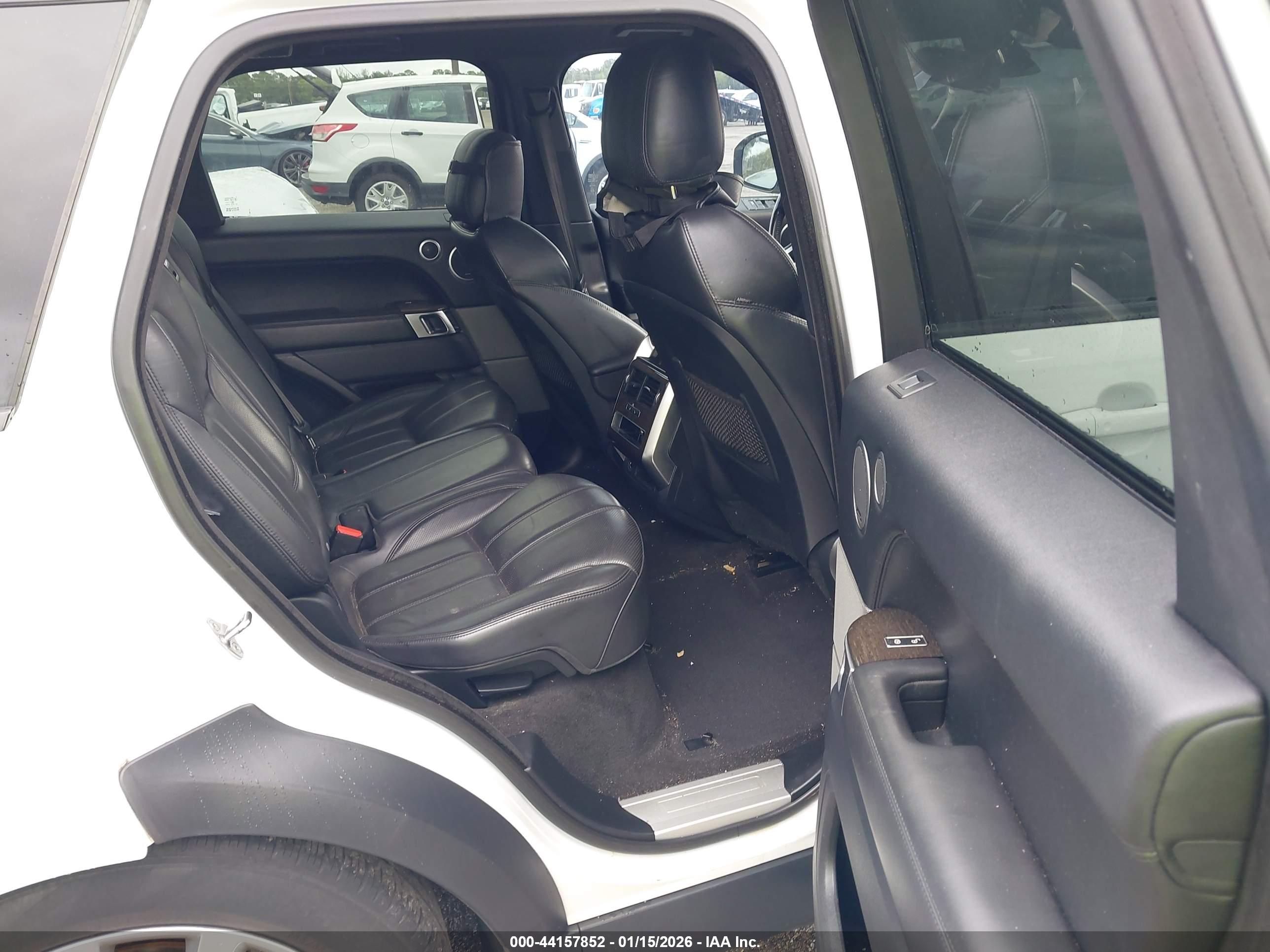 LAND ROVER image 8