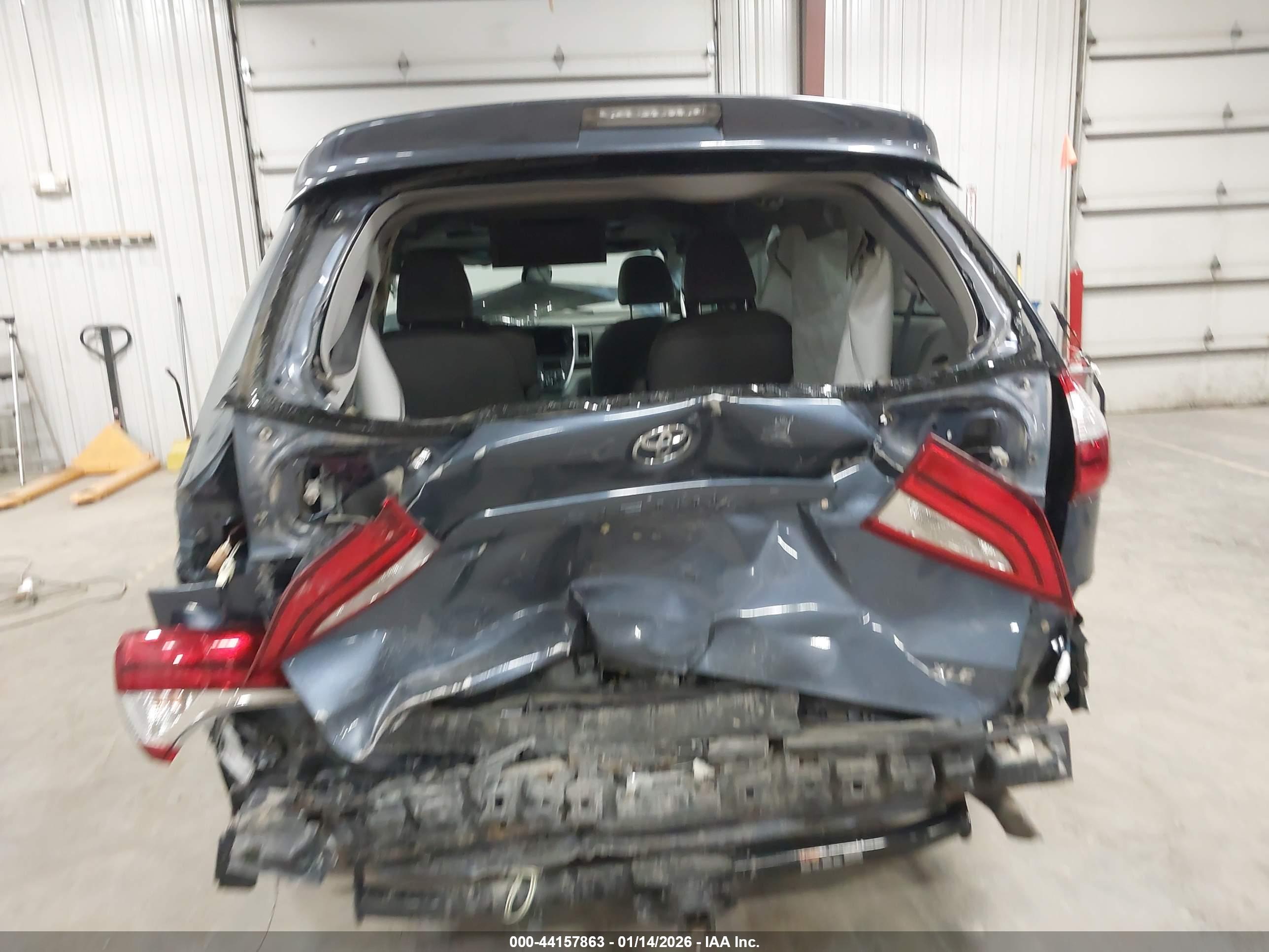 TOYOTA SIENNA image 6