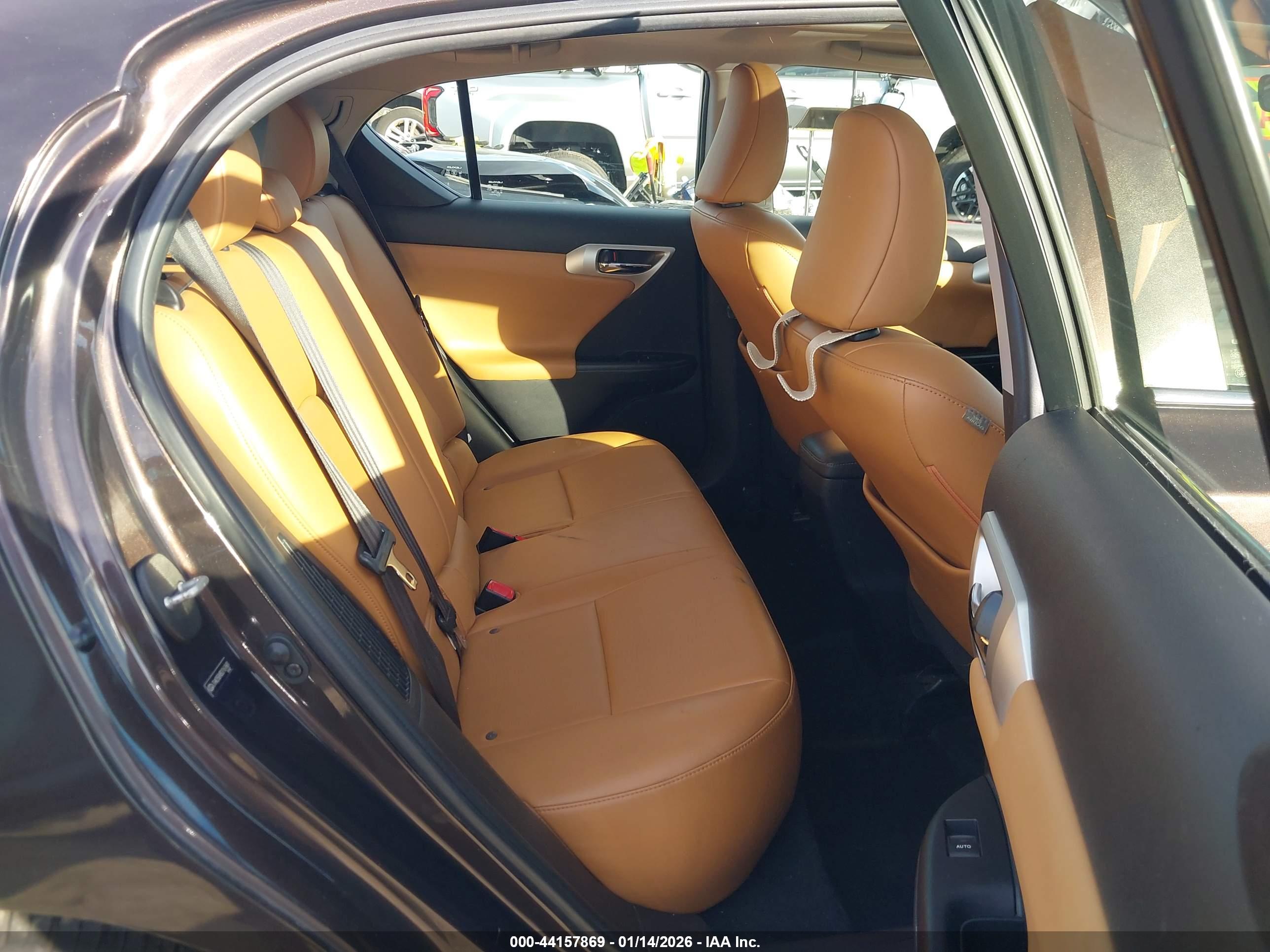 LEXUS CT image 8