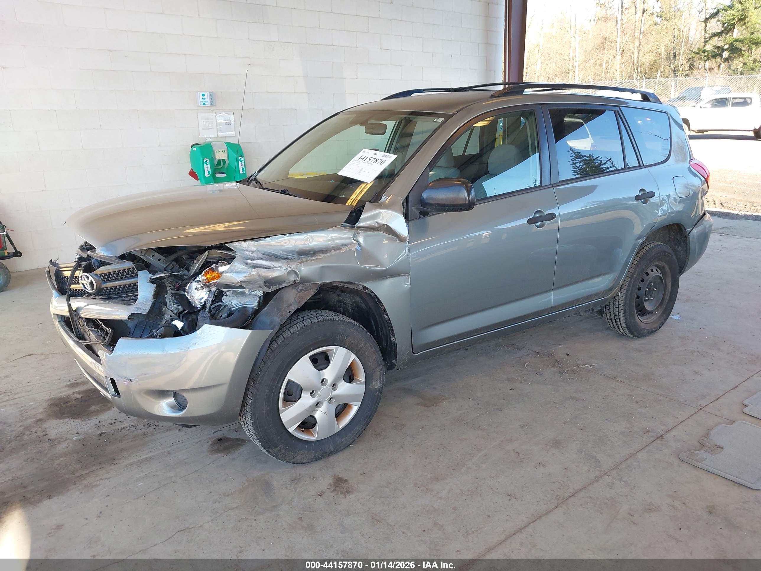 TOYOTA RAV4 image 2