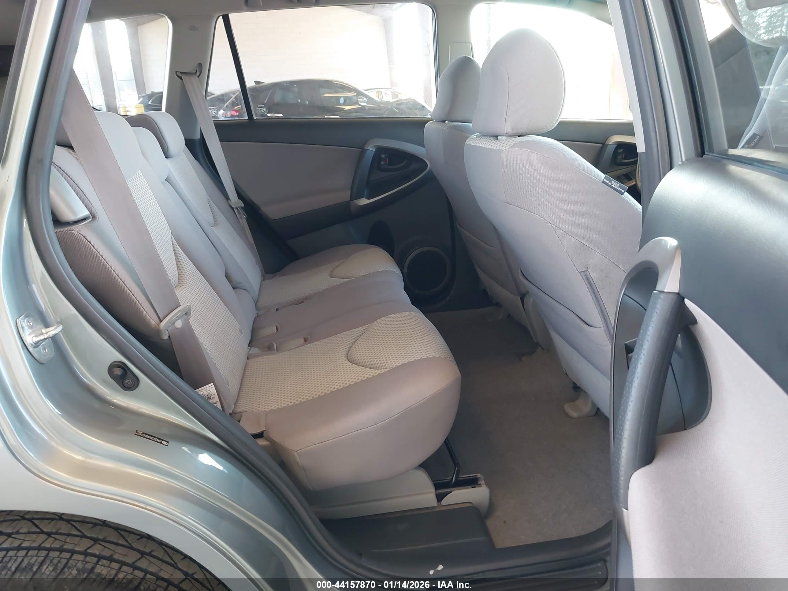 TOYOTA RAV4 image 8