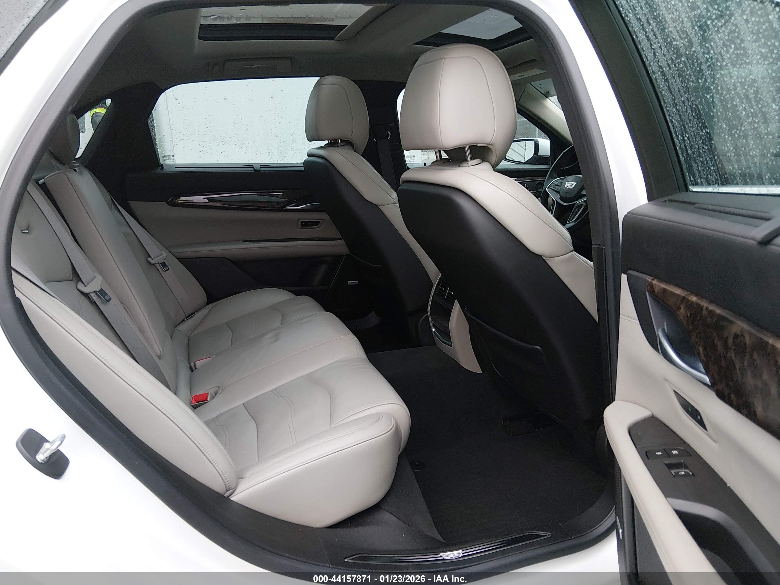 CADILLAC CT6 image 8