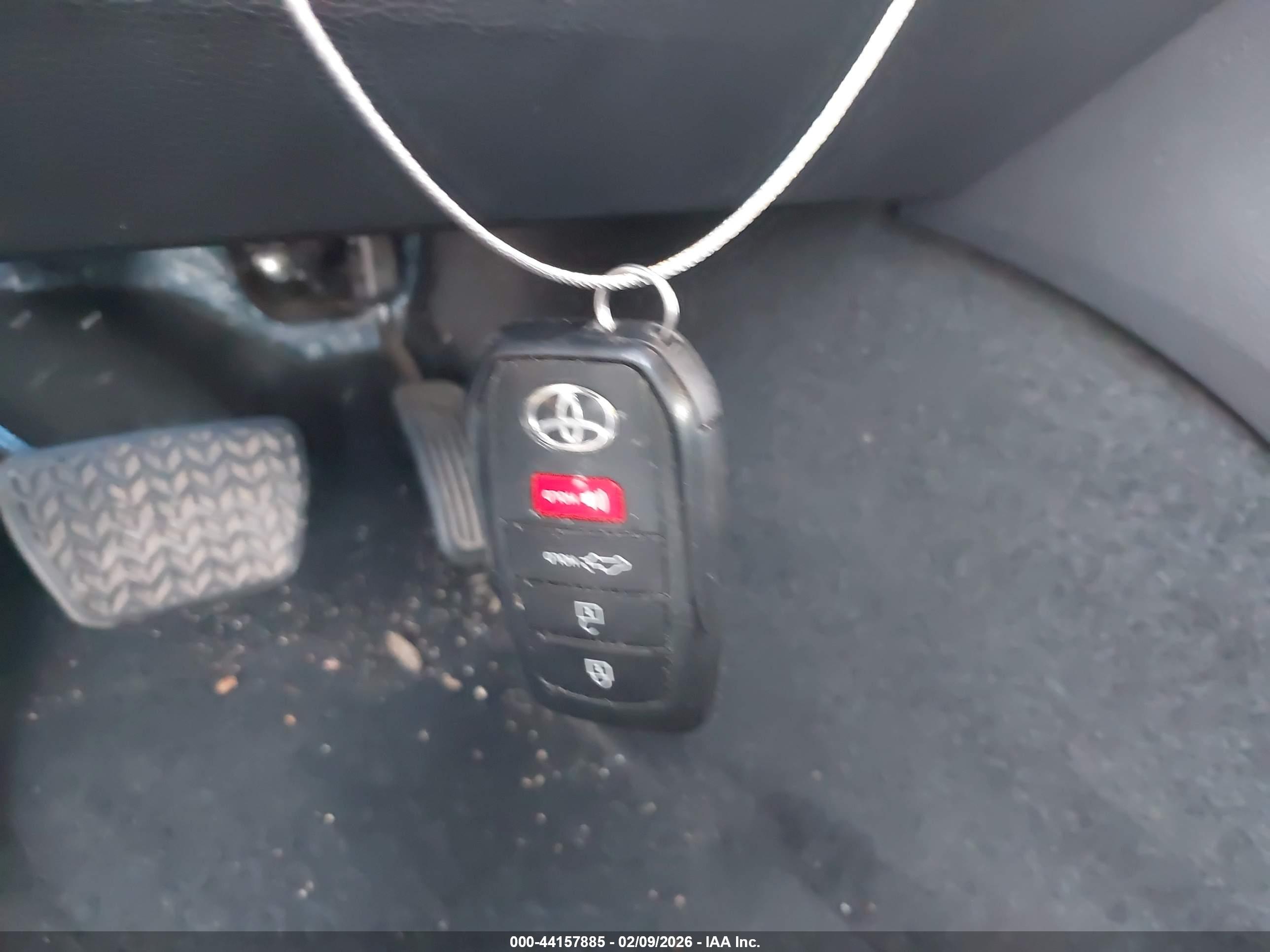 TOYOTA TUNDRA image 11