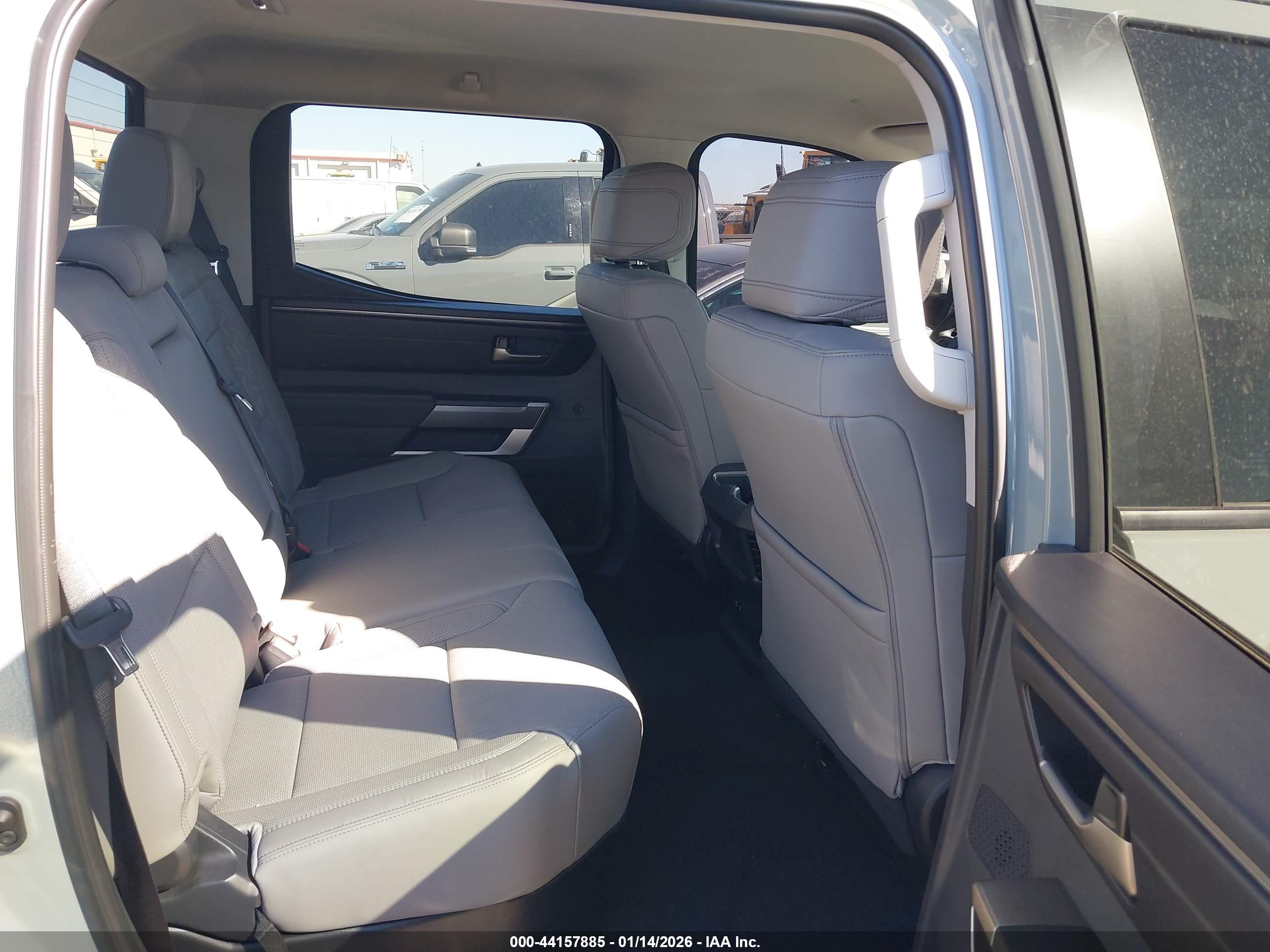 TOYOTA TUNDRA image 8