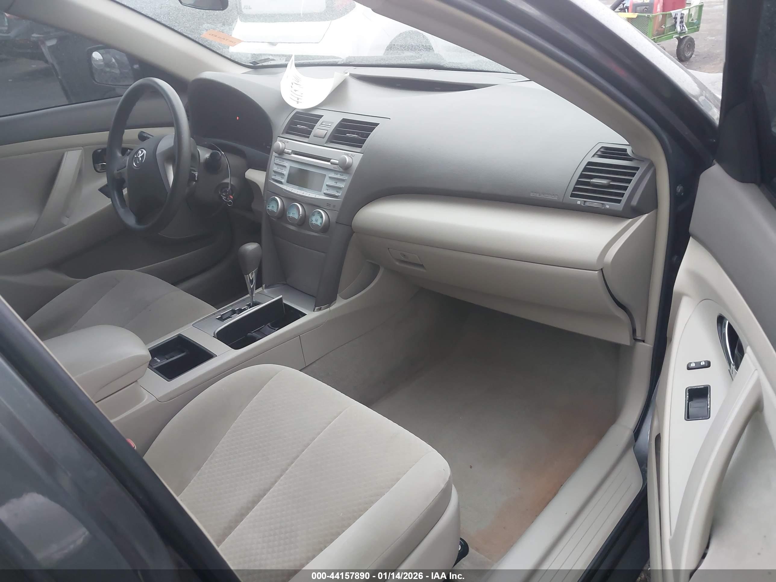 TOYOTA CAMRY image 5