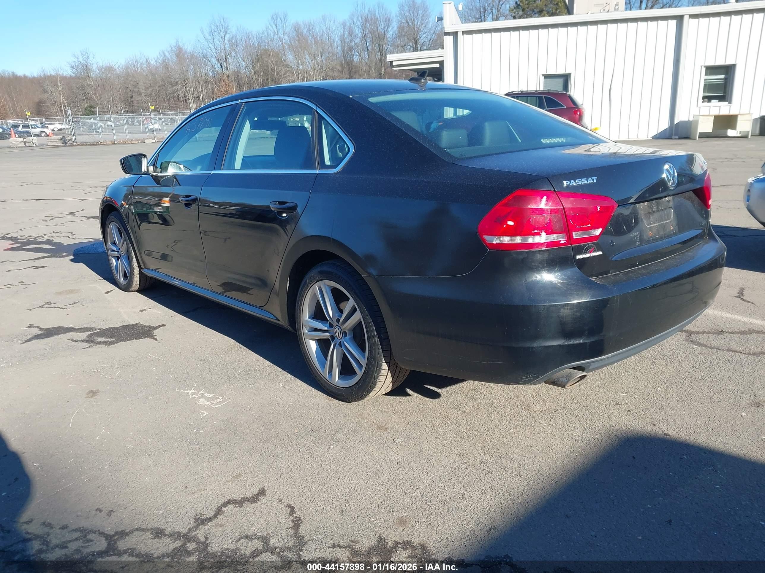 VOLKSWAGEN PASSAT image 3