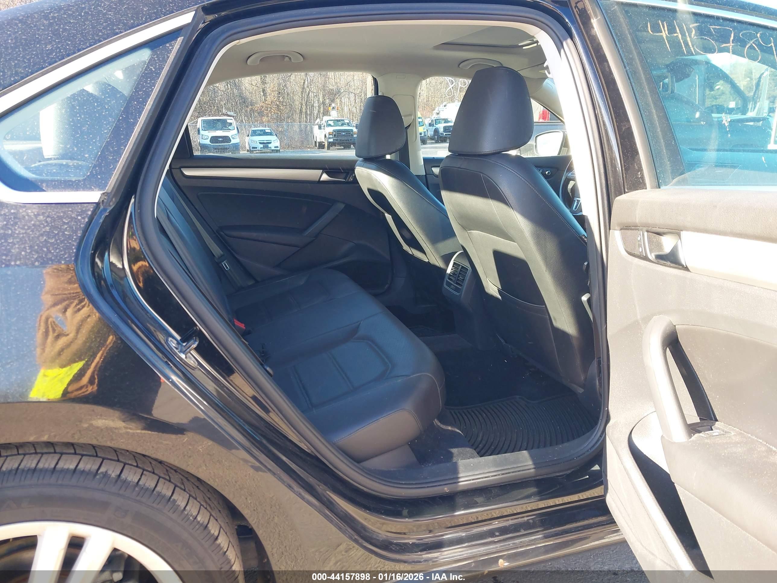 VOLKSWAGEN PASSAT image 8