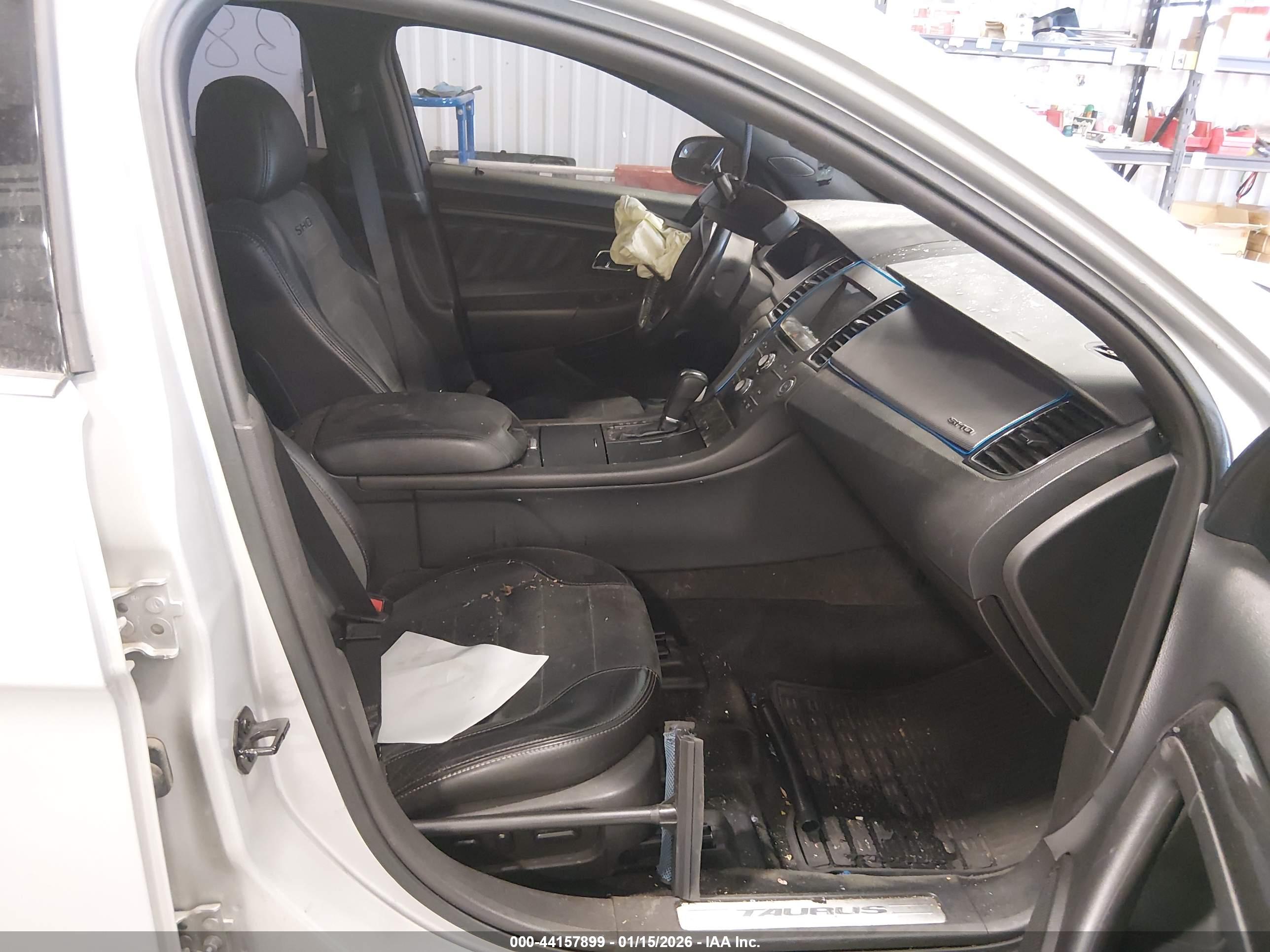 FORD TAURUS image 5