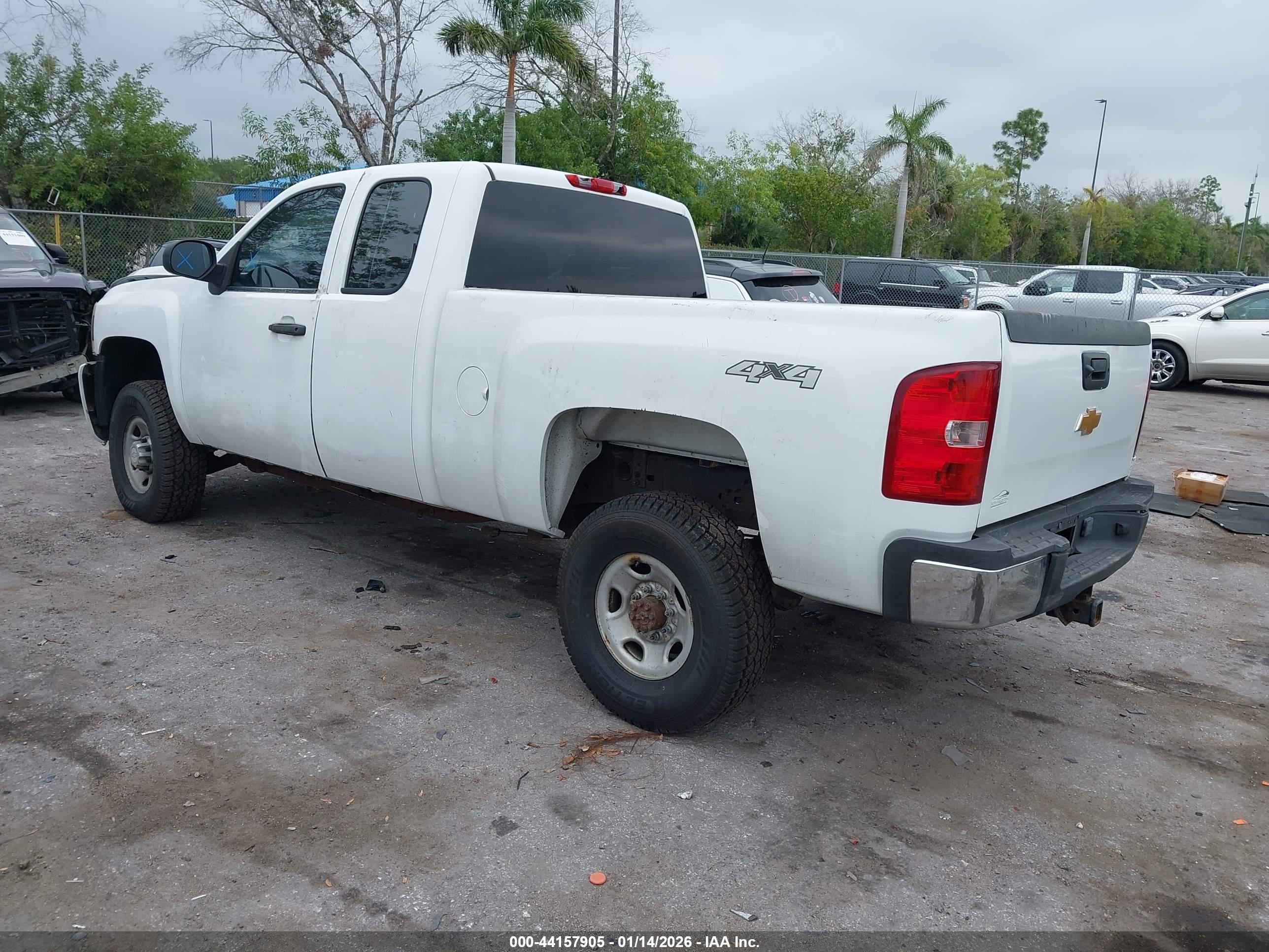 CHEVROLET SILVERADO image 3