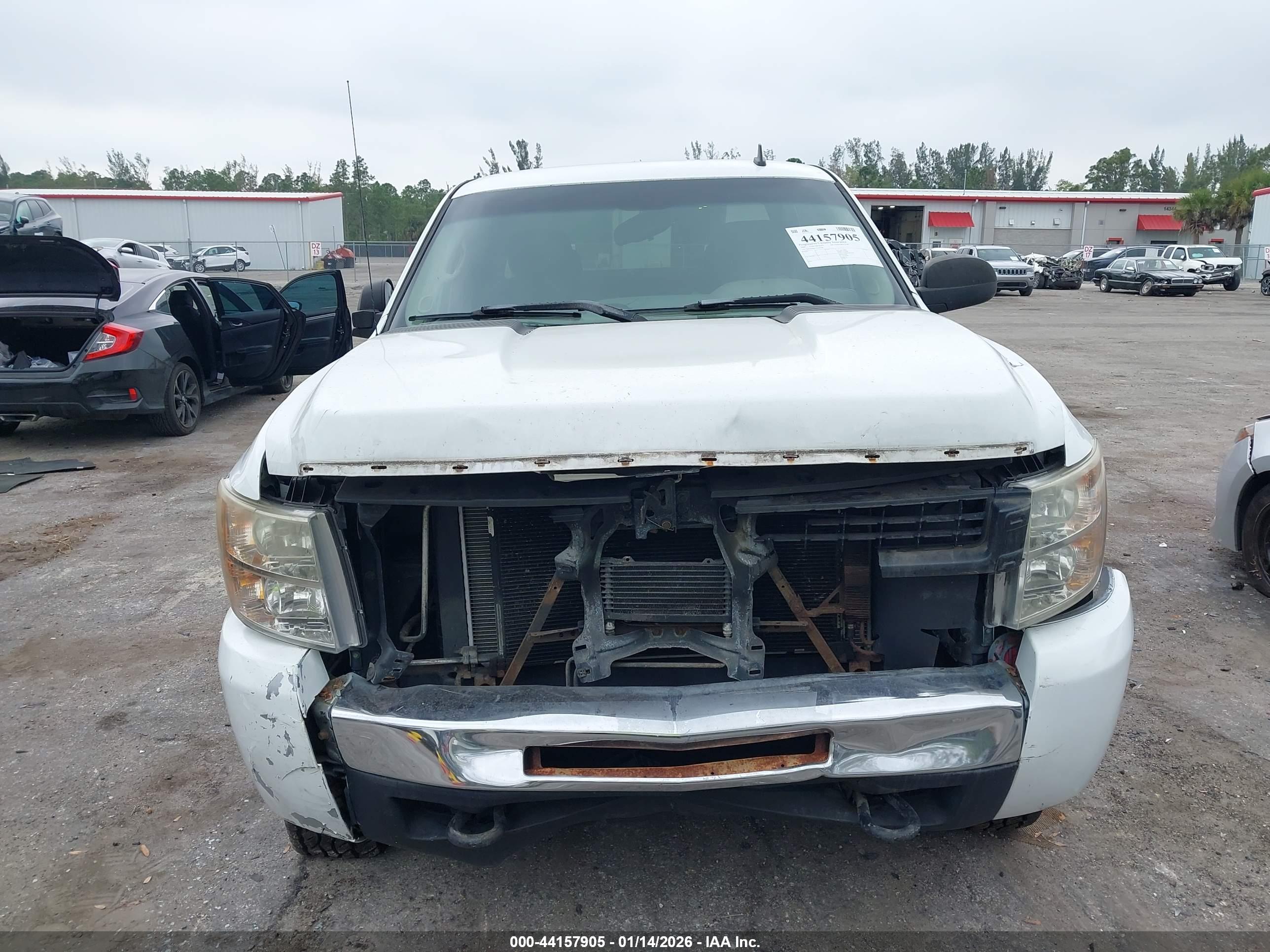 CHEVROLET SILVERADO image 6