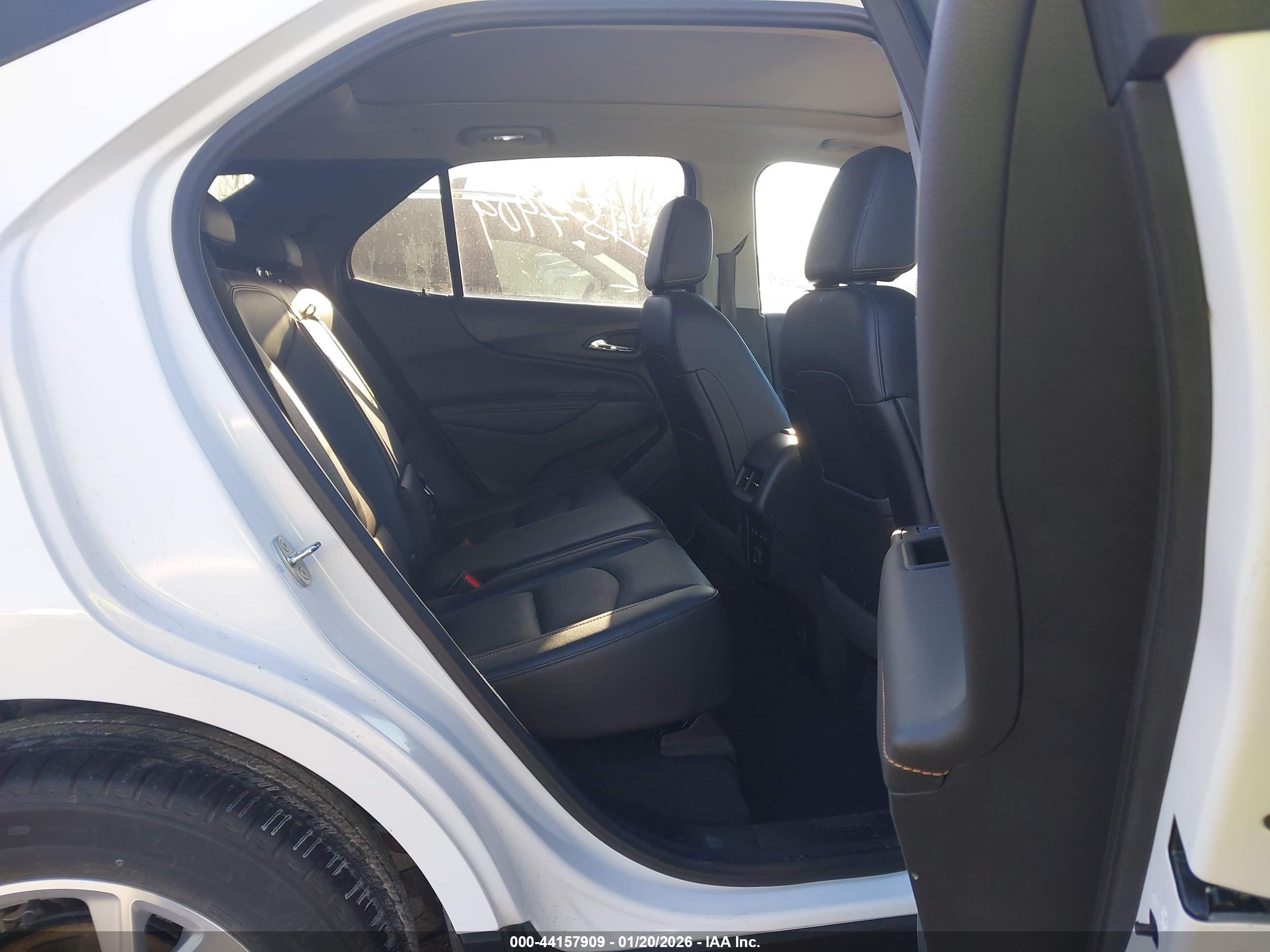 CHEVROLET EQUINOX image 8