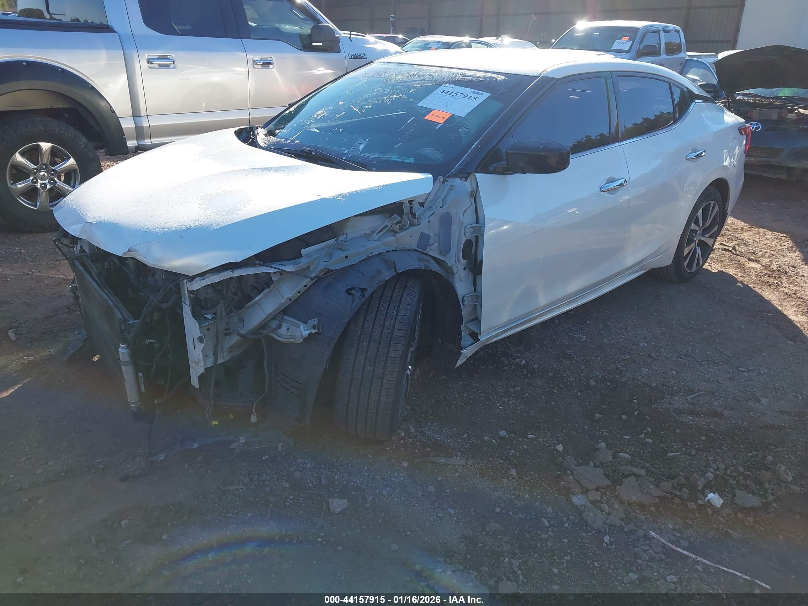NISSAN MAXIMA image 2